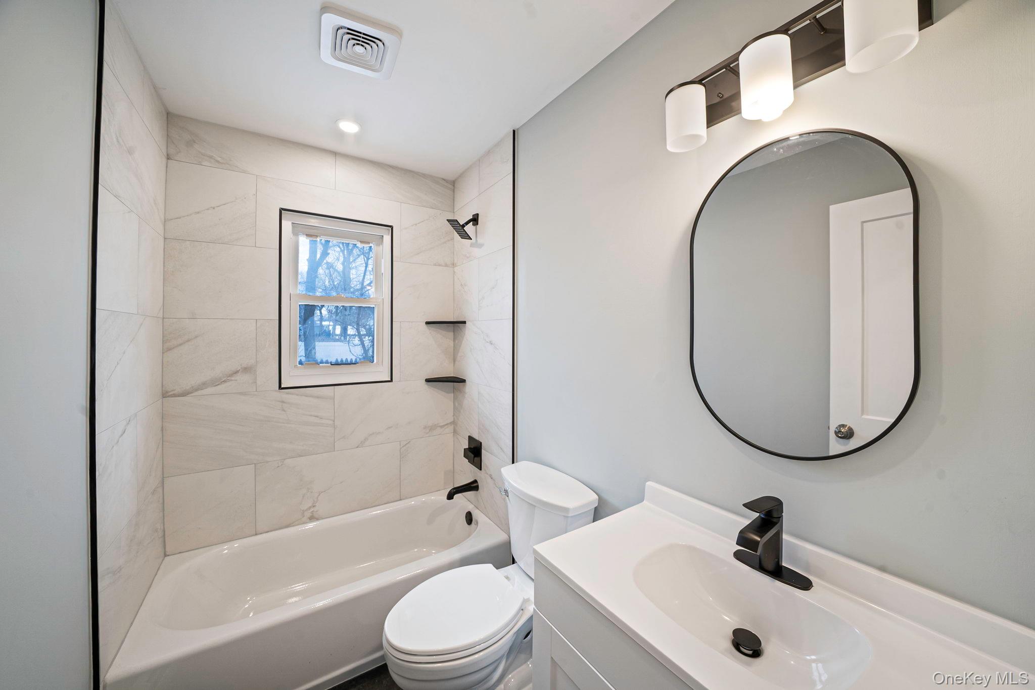 #16 photo, 4902 Express Drive, Саффолк ‖ Ronkonkoma , NY 11779