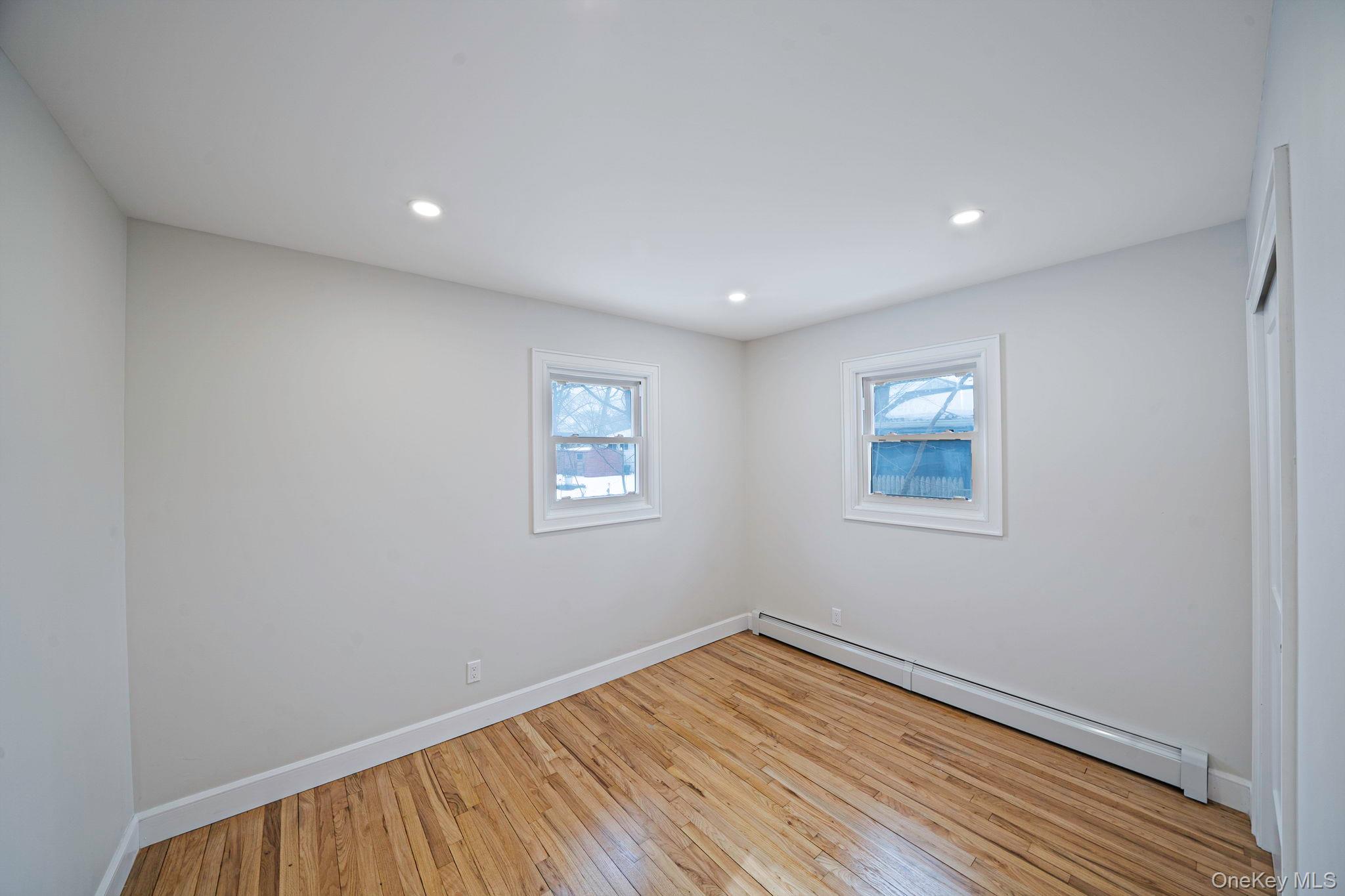 #17 photo, 4902 Express Drive, Саффолк ‖ Ronkonkoma , NY 11779