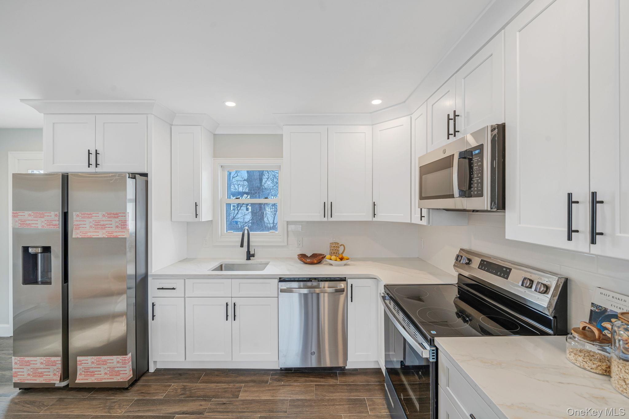 #9 photo, 4902 Express Drive, Саффолк ‖ Ronkonkoma , NY 11779