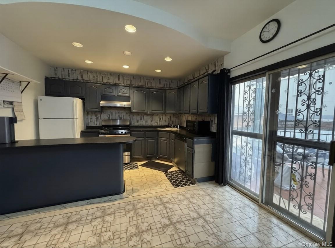 #14 photo, 60-59 69th Street, קווינס Maspeth , NY 11378