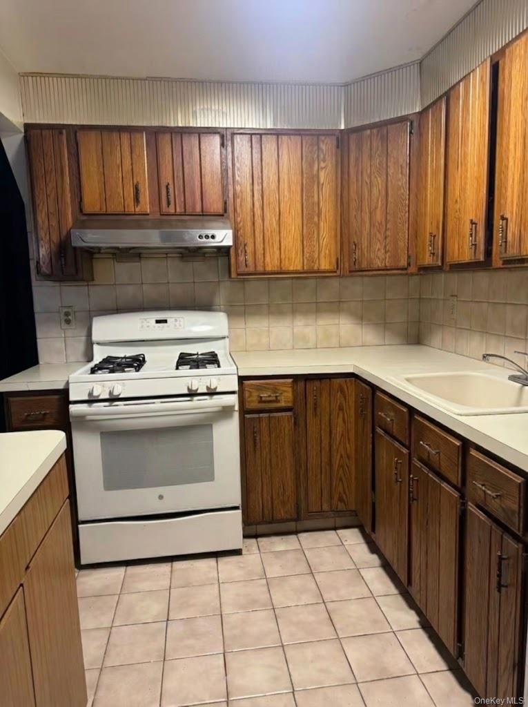 #15 photo, 60-59 69th Street, קווינס Maspeth , NY 11378