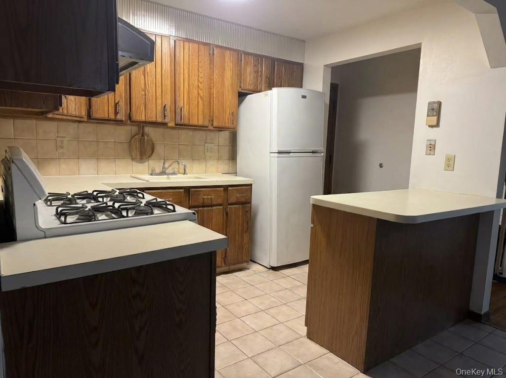 #16 photo, 60-59 69th Street, קווינס Maspeth , NY 11378