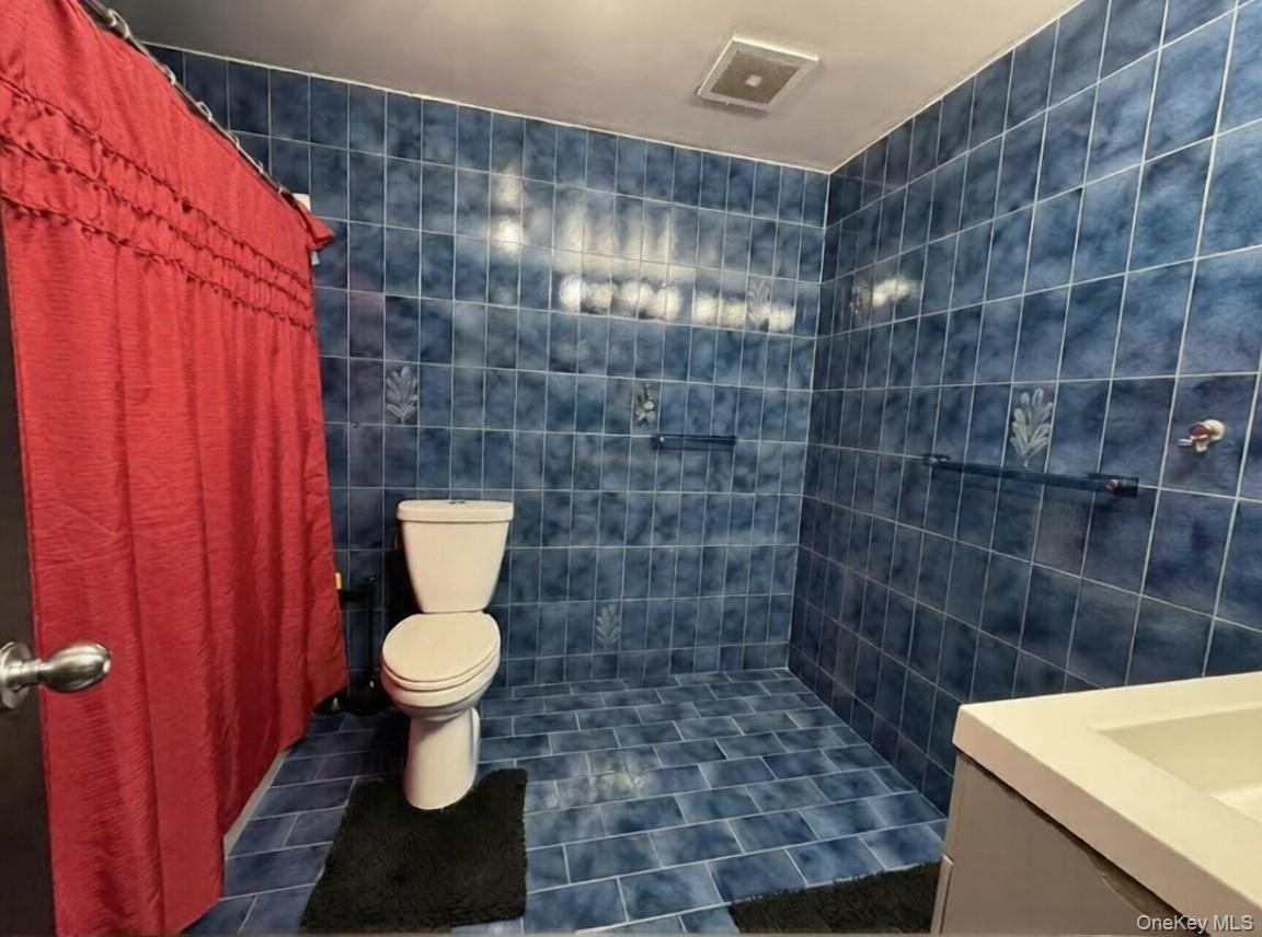 #18 photo, 60-59 69th Street, קווינס Maspeth , NY 11378