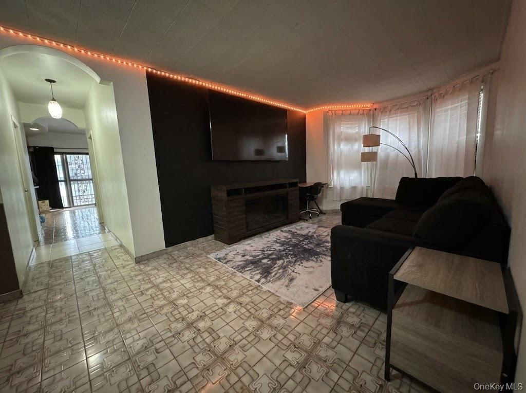 #3 photo, 60-59 69th Street, קווינס Maspeth , NY 11378