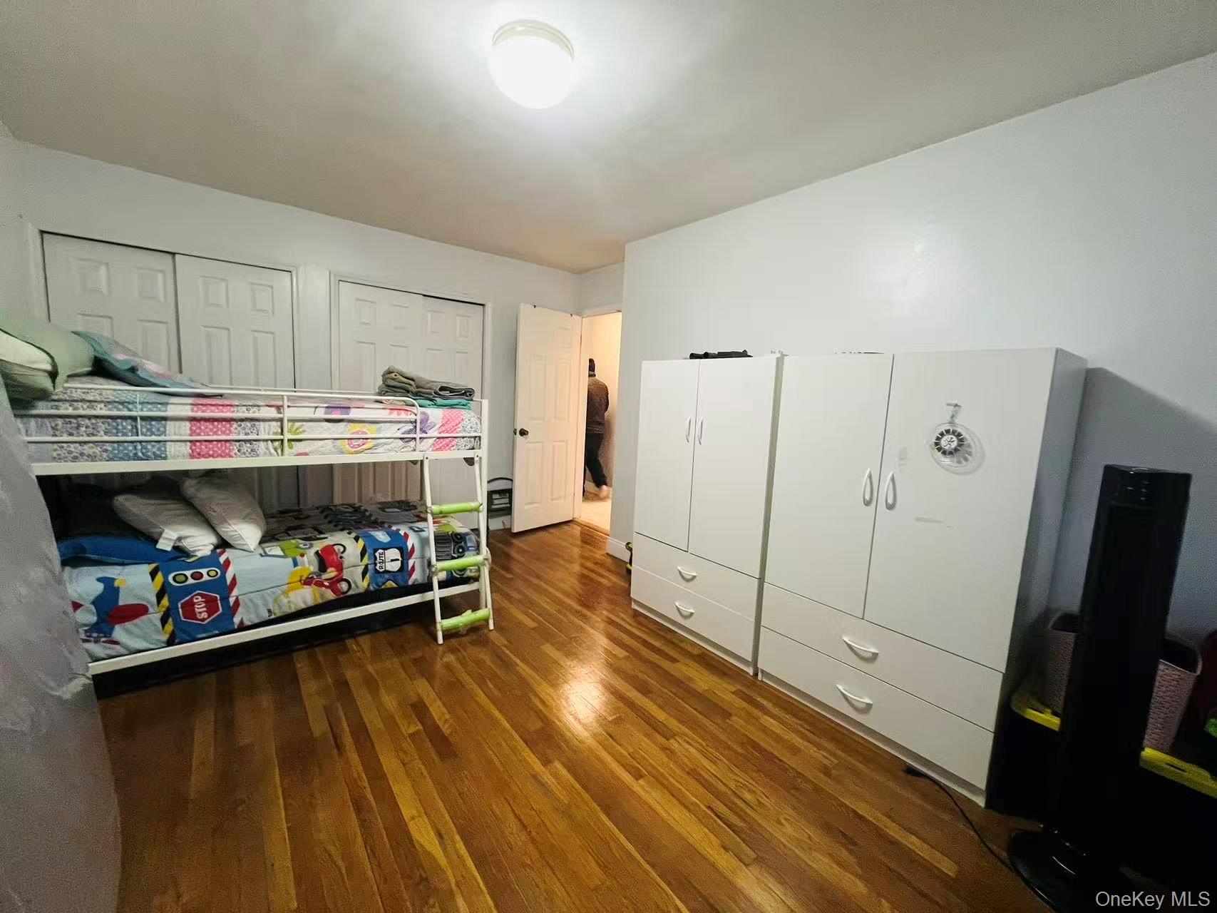 #4 photo, 24-44 78th Avenue, 皇后区 East Elmhurst , NY 11370