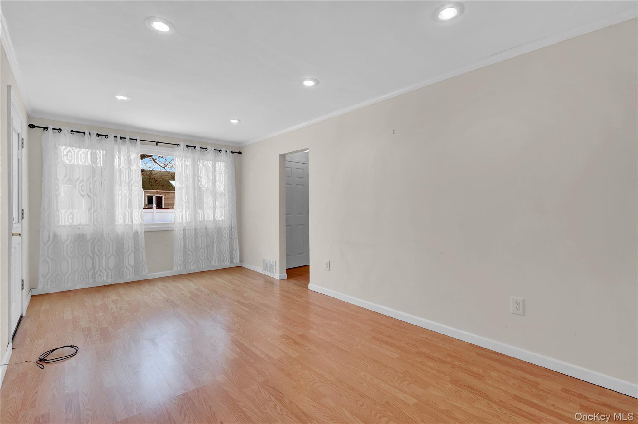 #12 photo, 191 N Albany Avenue, Massapequa , NY 11758