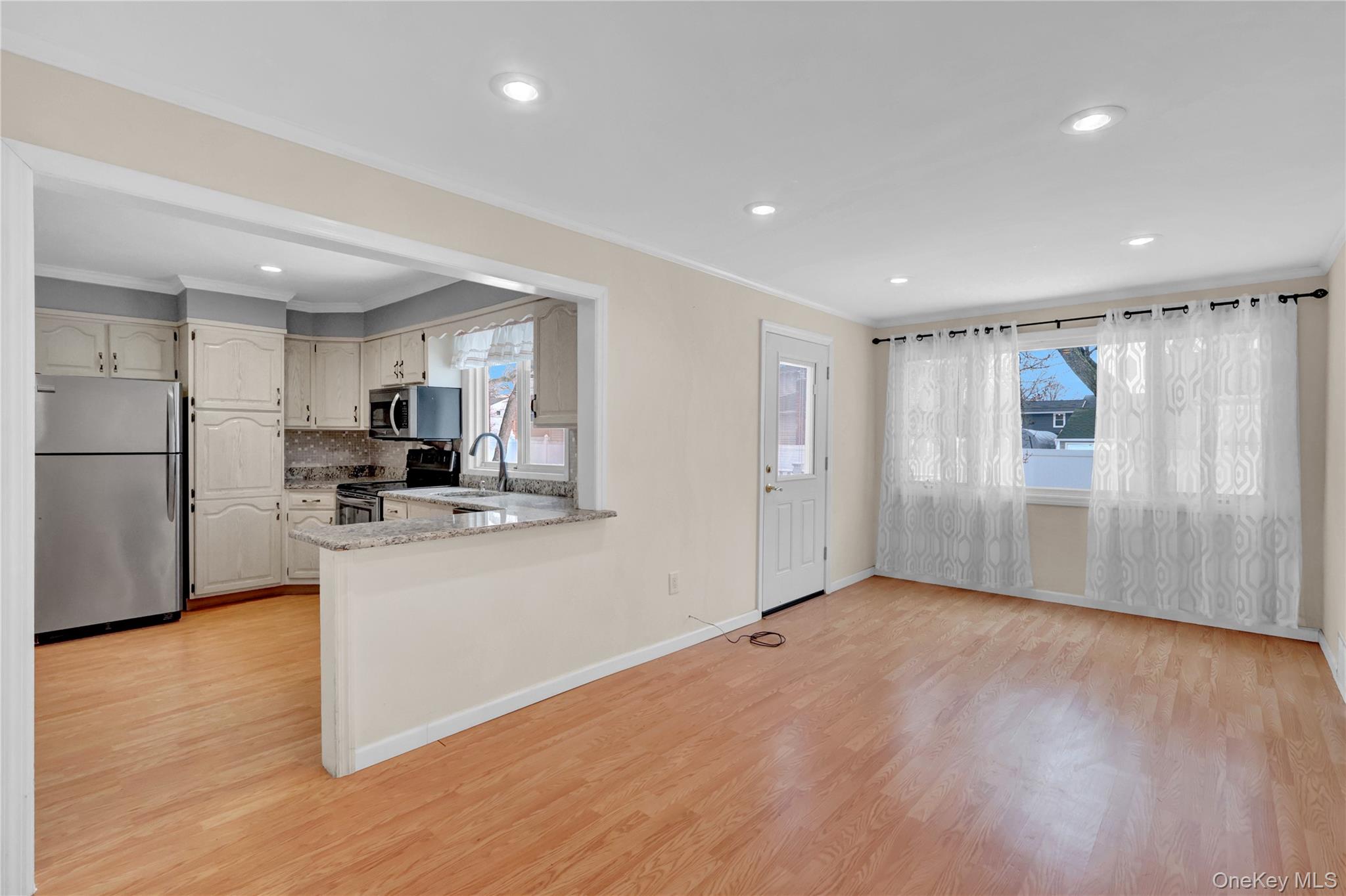 #13 photo, 191 N Albany Avenue, Massapequa , NY 11758