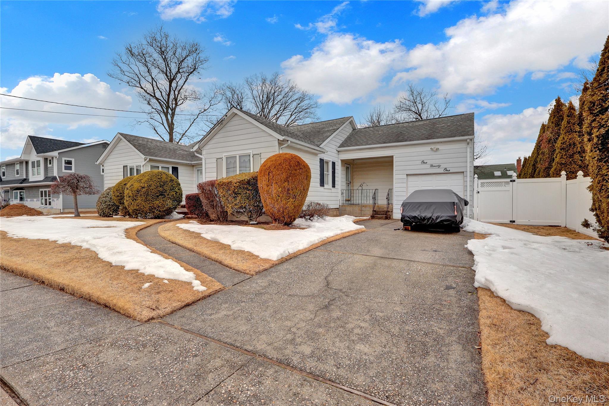 #19 photo, 191 N Albany Avenue, Massapequa , NY 11758