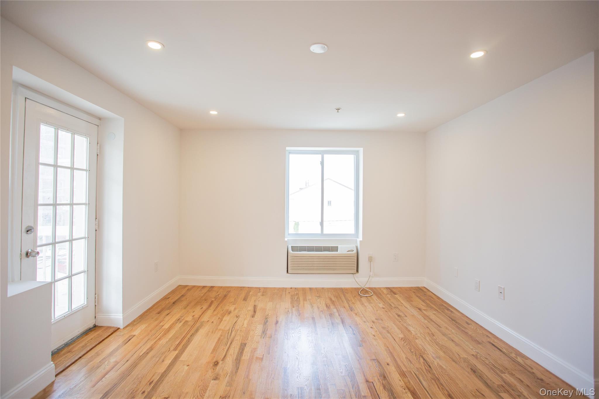 #8 photo, 10 Franklin Boulevard, מחוז נסאו Long Beach , NY 11561