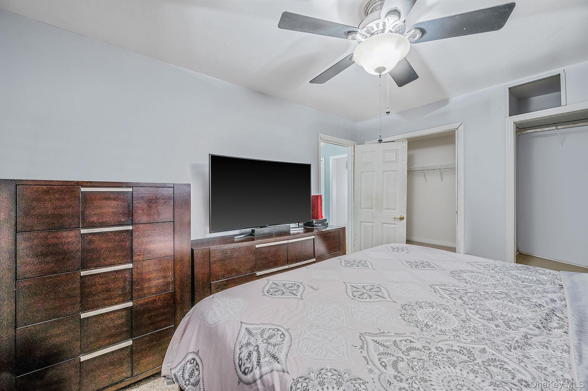 #12 photo, Lindenhurst, सफ़ोक काउंटी Lindenhurst , NY 11757