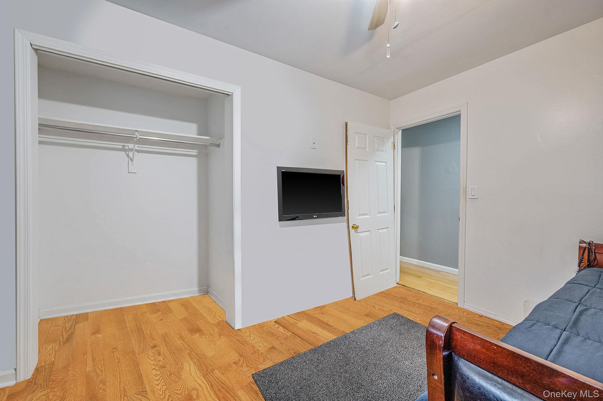 #15 photo, Lindenhurst, सफ़ोक काउंटी Lindenhurst , NY 11757