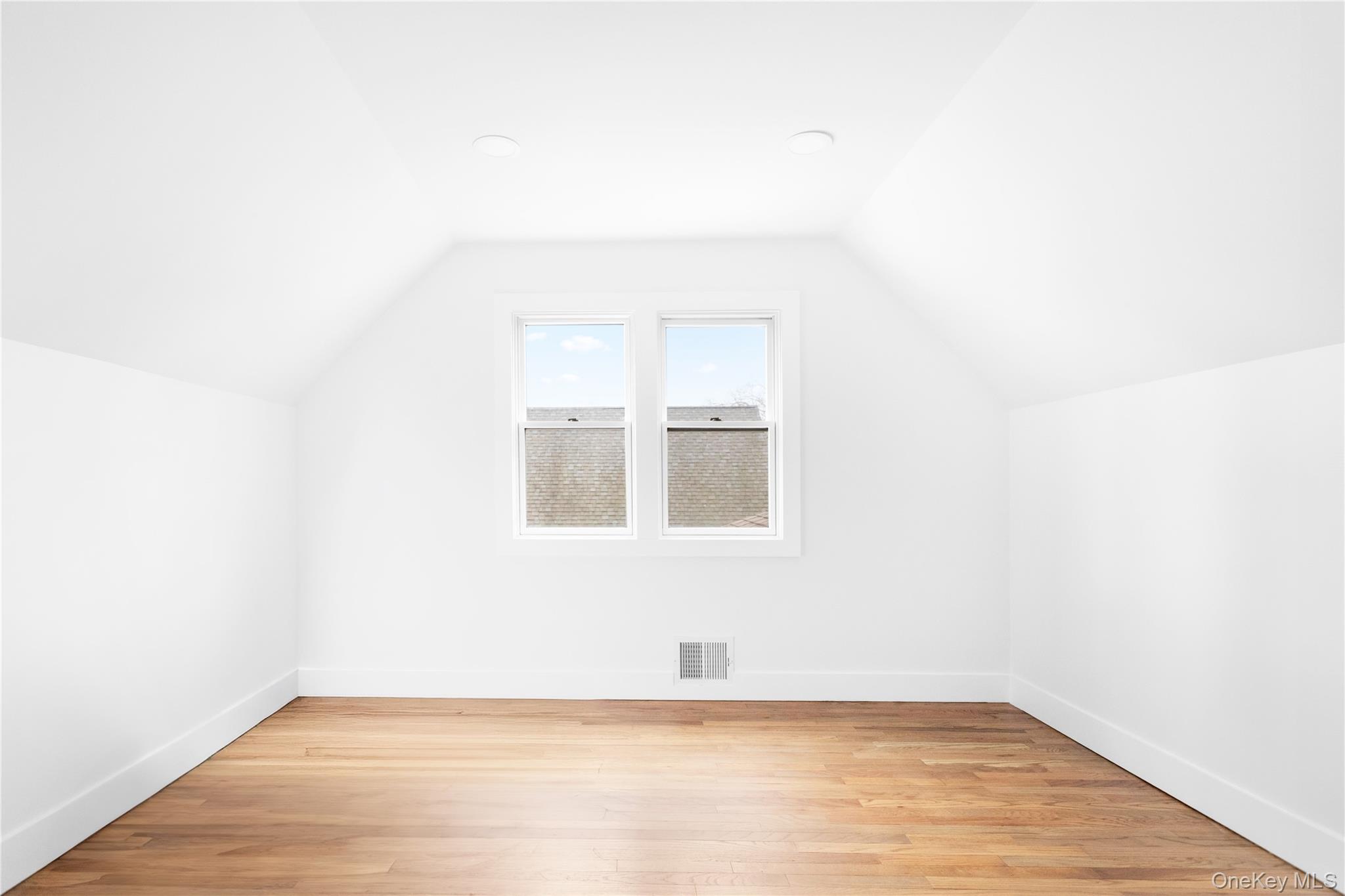 #11 photo, 43 Circuit Road, Саффолк ‖ Bellport Village , NY 11713