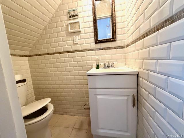 #5 photo, 220-44 67th Avenue, Oakland Gardens , NY 11364