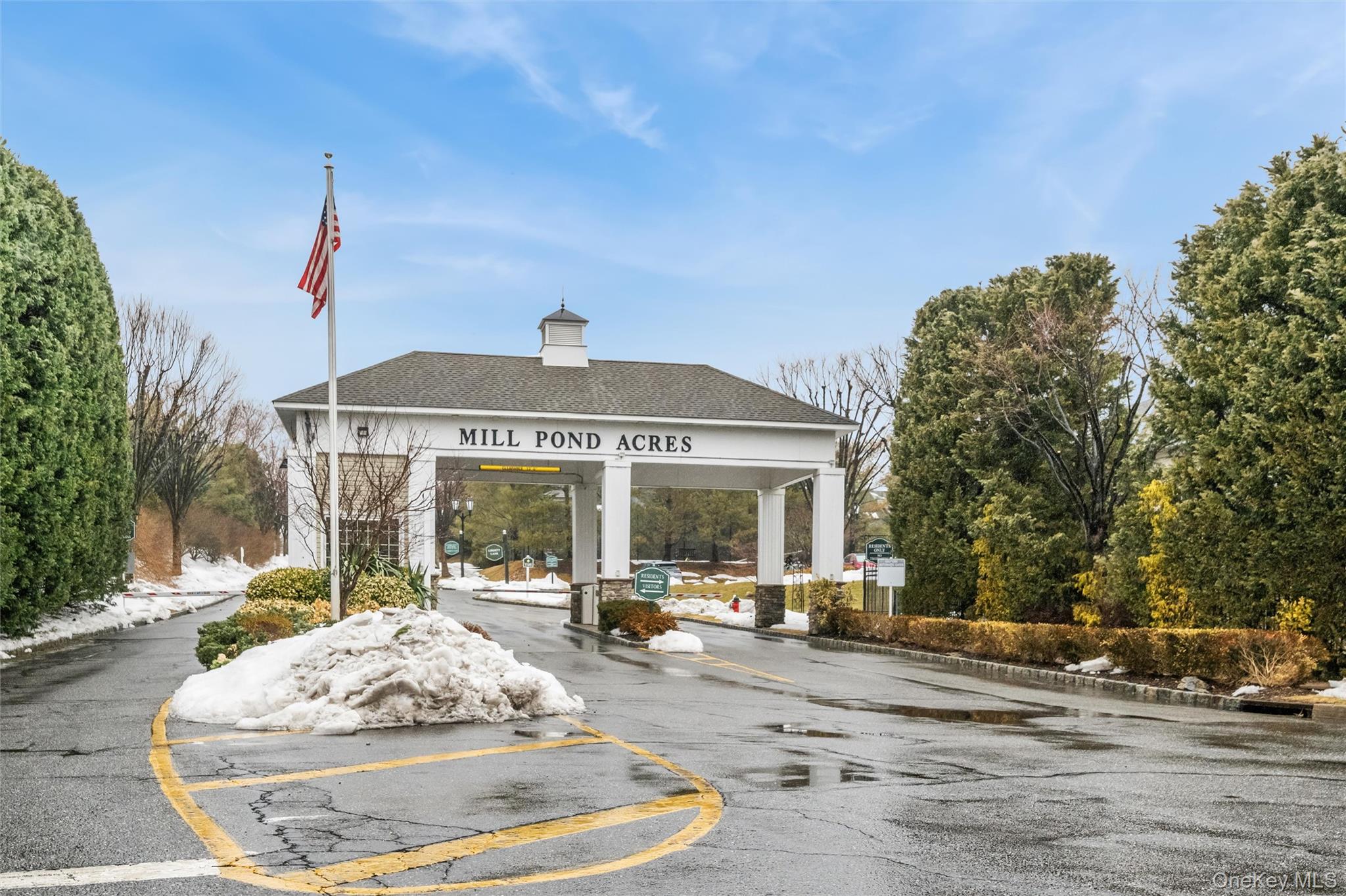 #1 photo, 92 Pond View, Port Washington , NY 11050