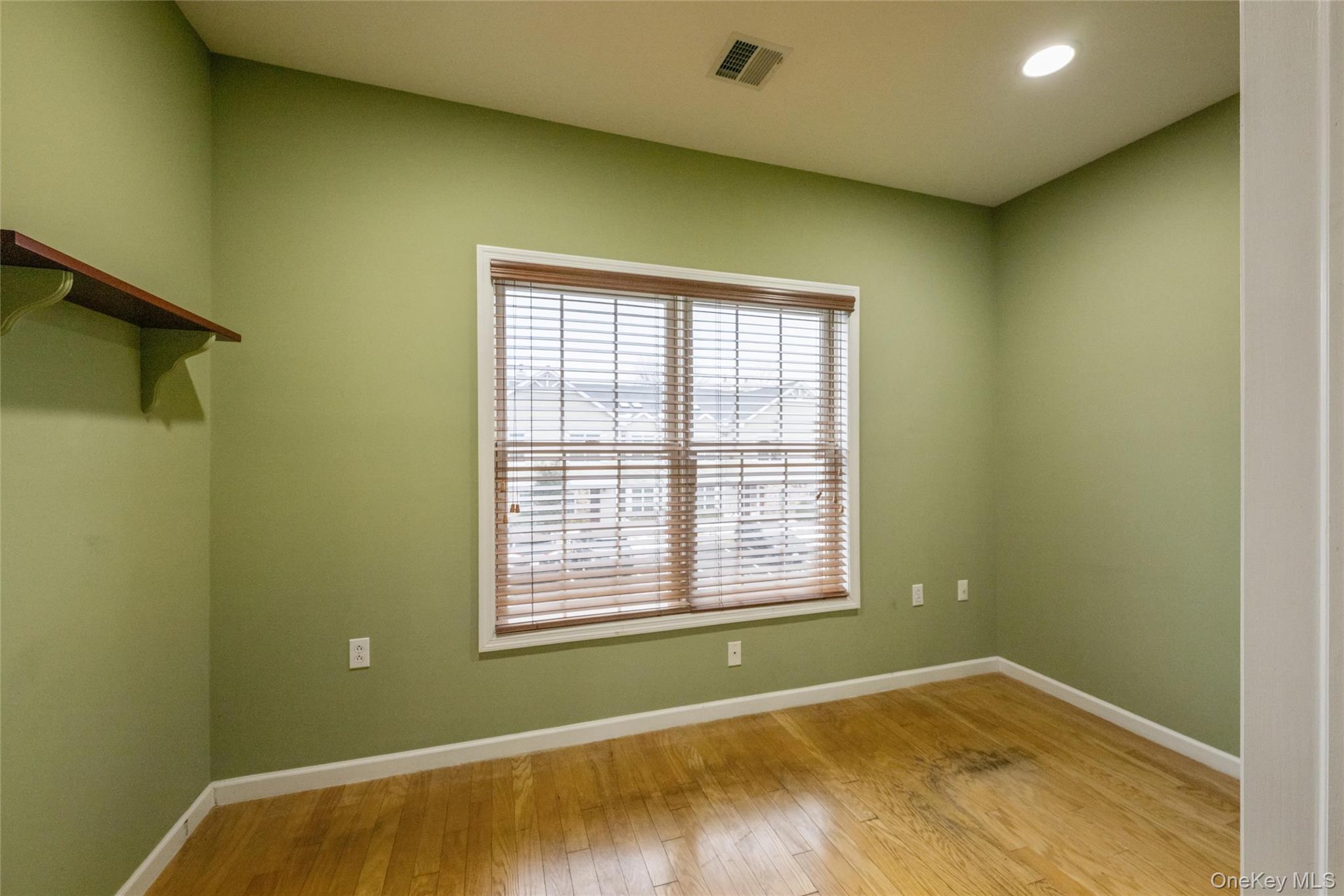 #10 photo, 92 Pond View, Port Washington , NY 11050