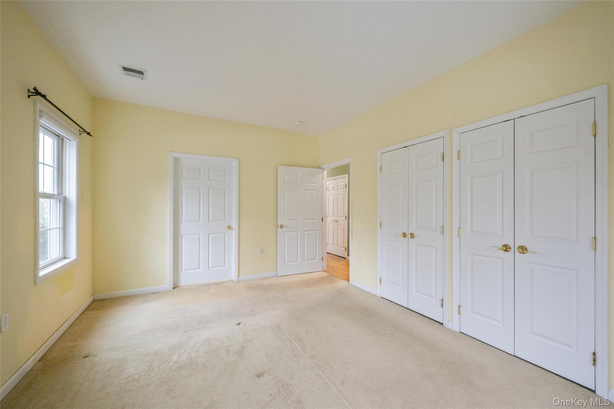 #12 photo, 92 Pond View, Port Washington , NY 11050