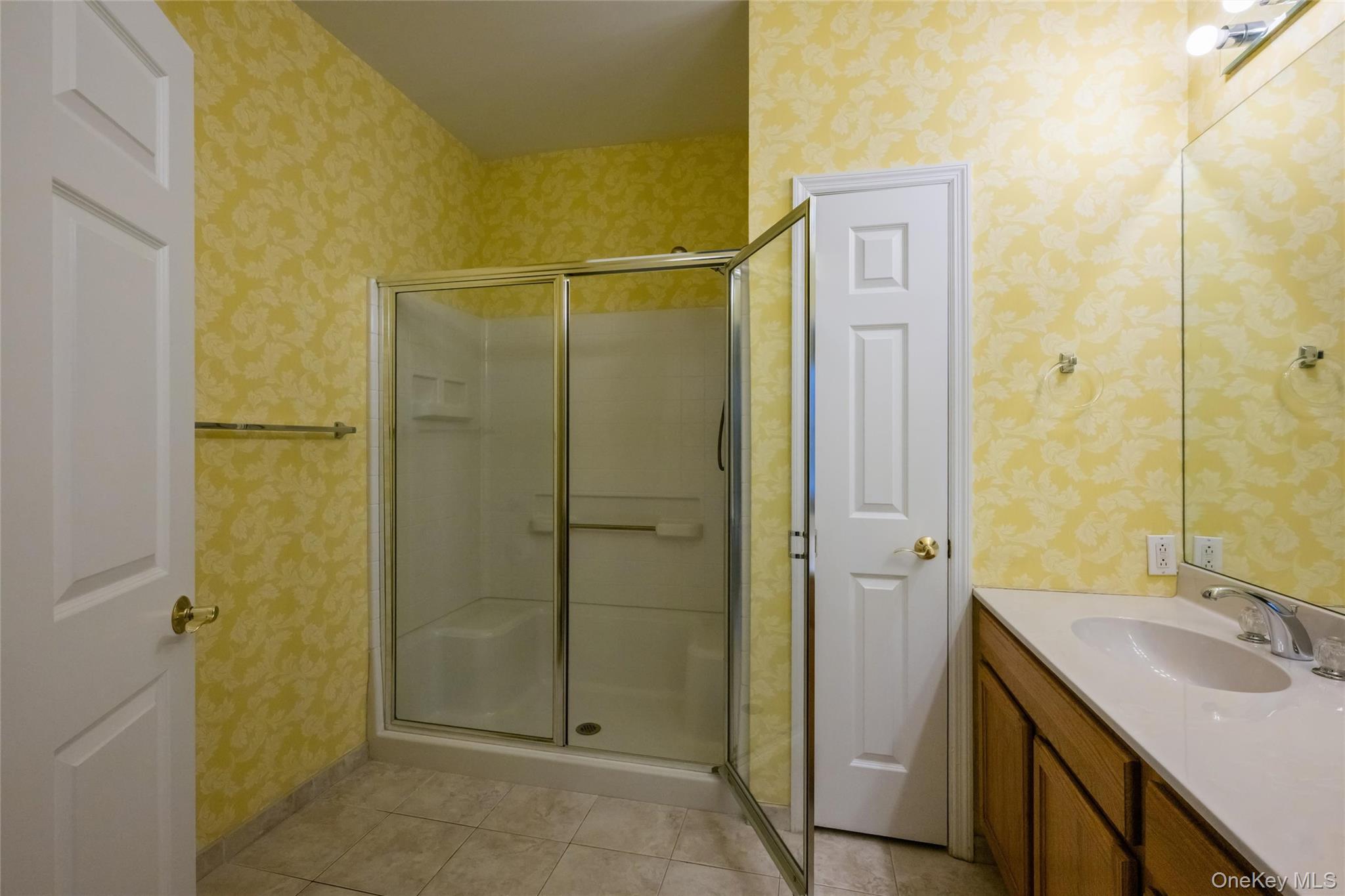 #14 photo, 92 Pond View, Port Washington , NY 11050