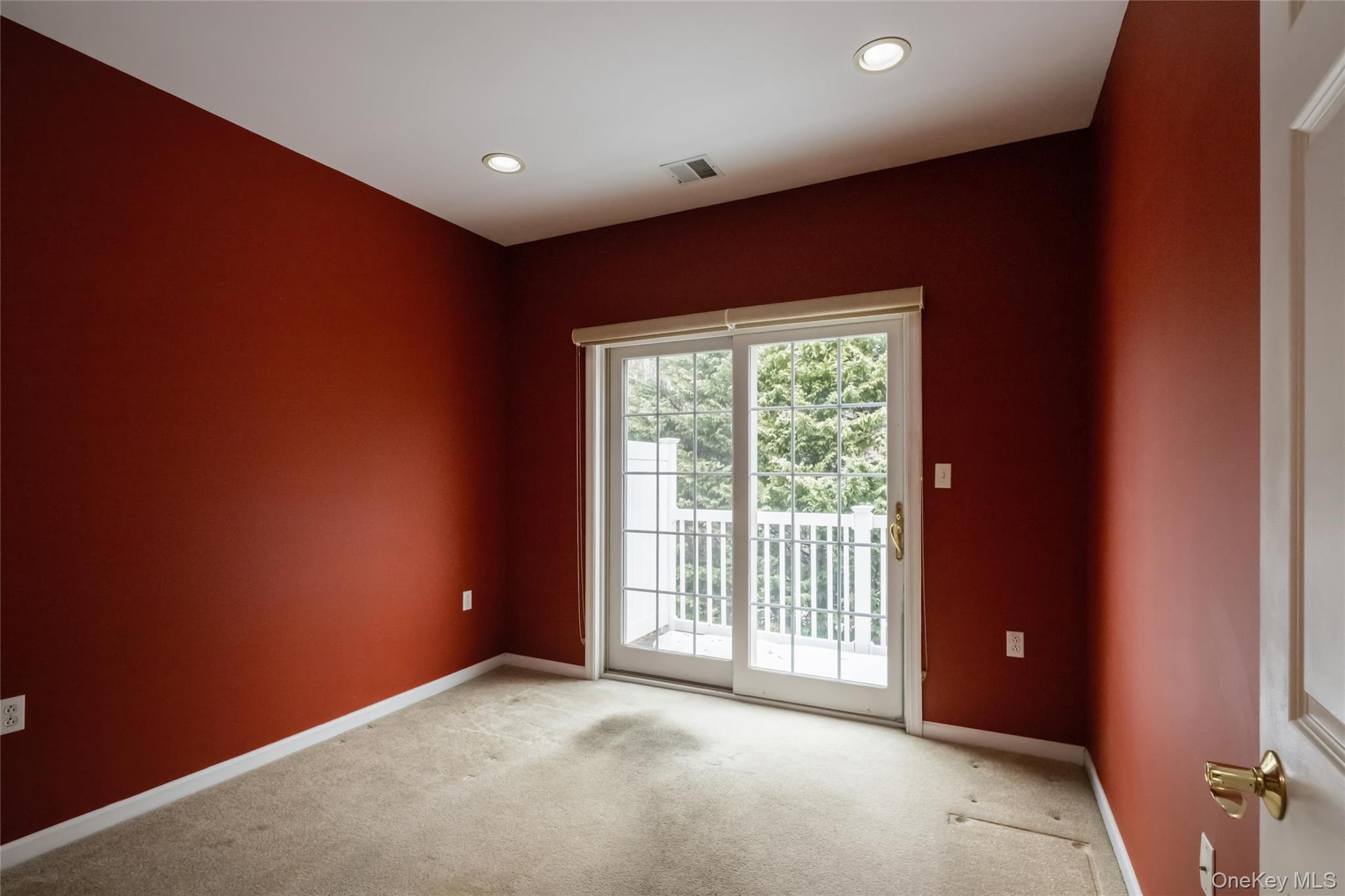 #15 photo, 92 Pond View, Port Washington , NY 11050