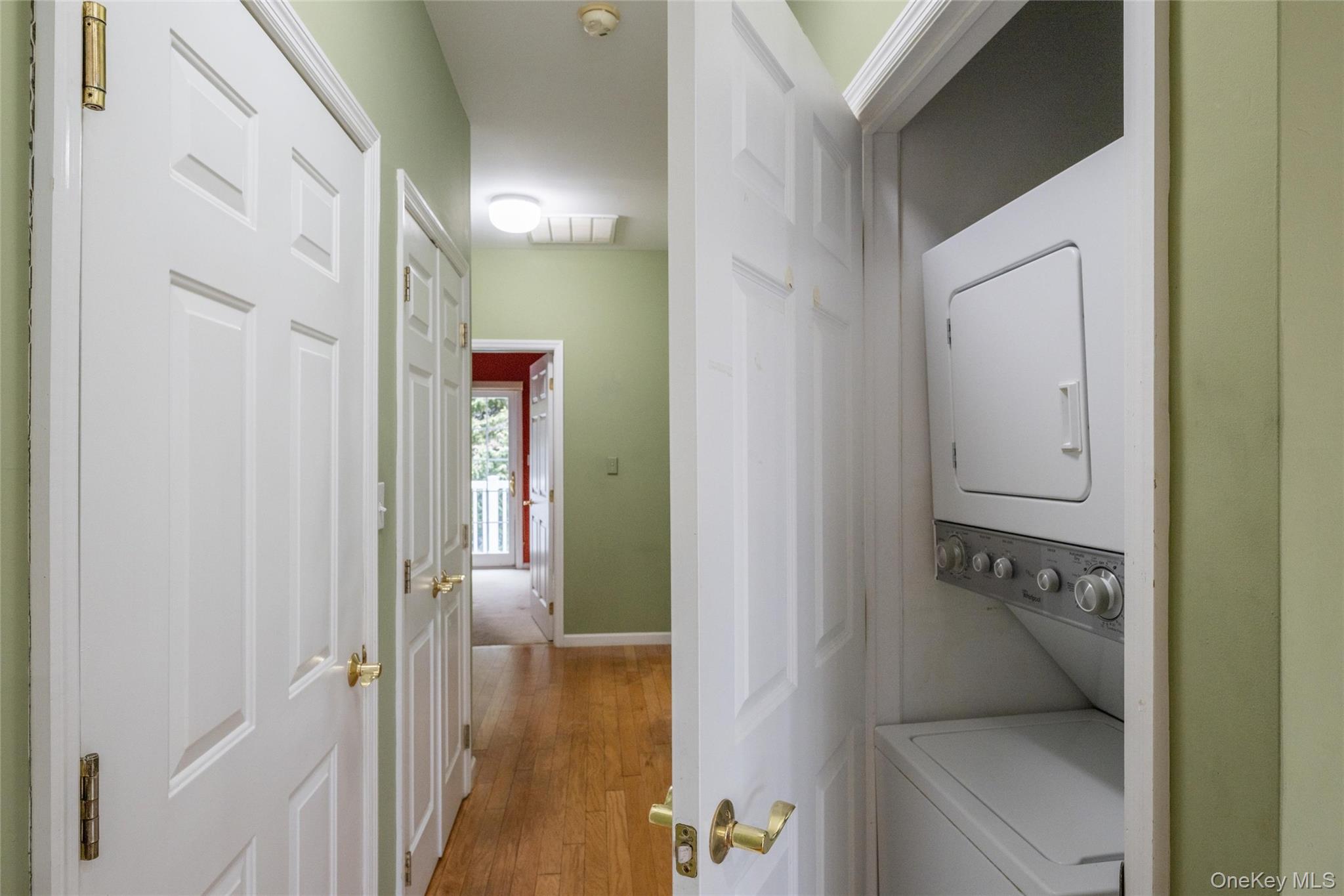 #17 photo, 92 Pond View, Port Washington , NY 11050