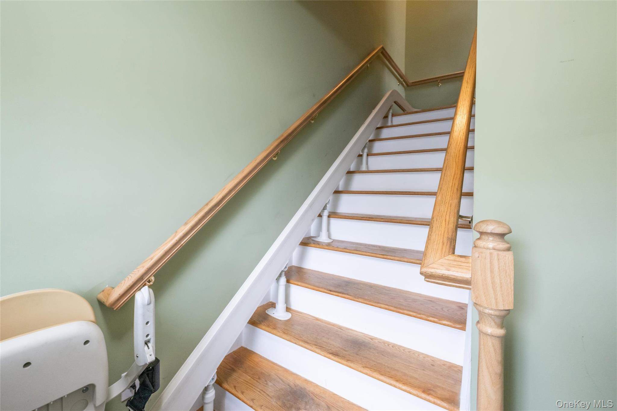 #18 photo, 92 Pond View, Port Washington , NY 11050