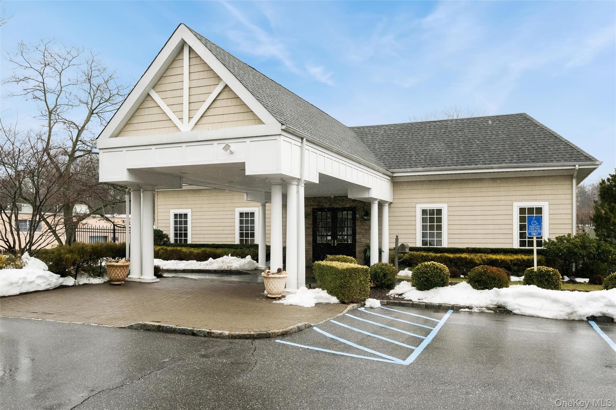 #19 photo, 92 Pond View, Port Washington , NY 11050