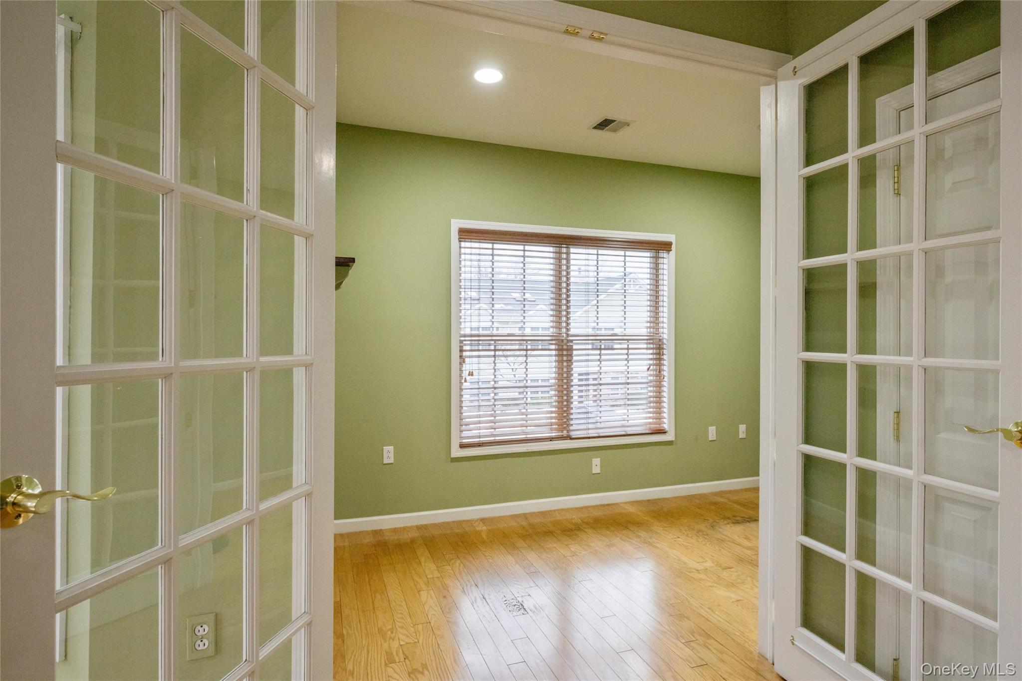 #9 photo, 92 Pond View, Port Washington , NY 11050