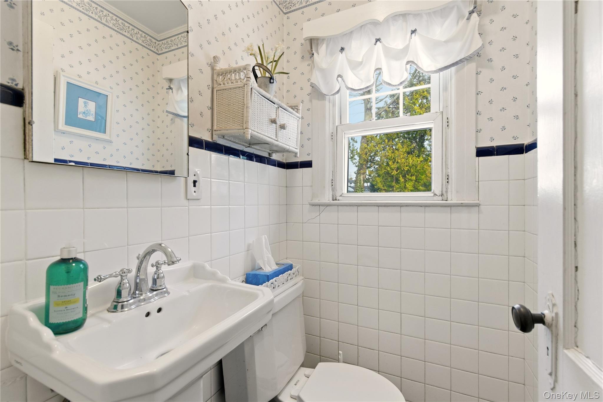 #18 photo, 164 W Neck Road, Huntington , NY 11743