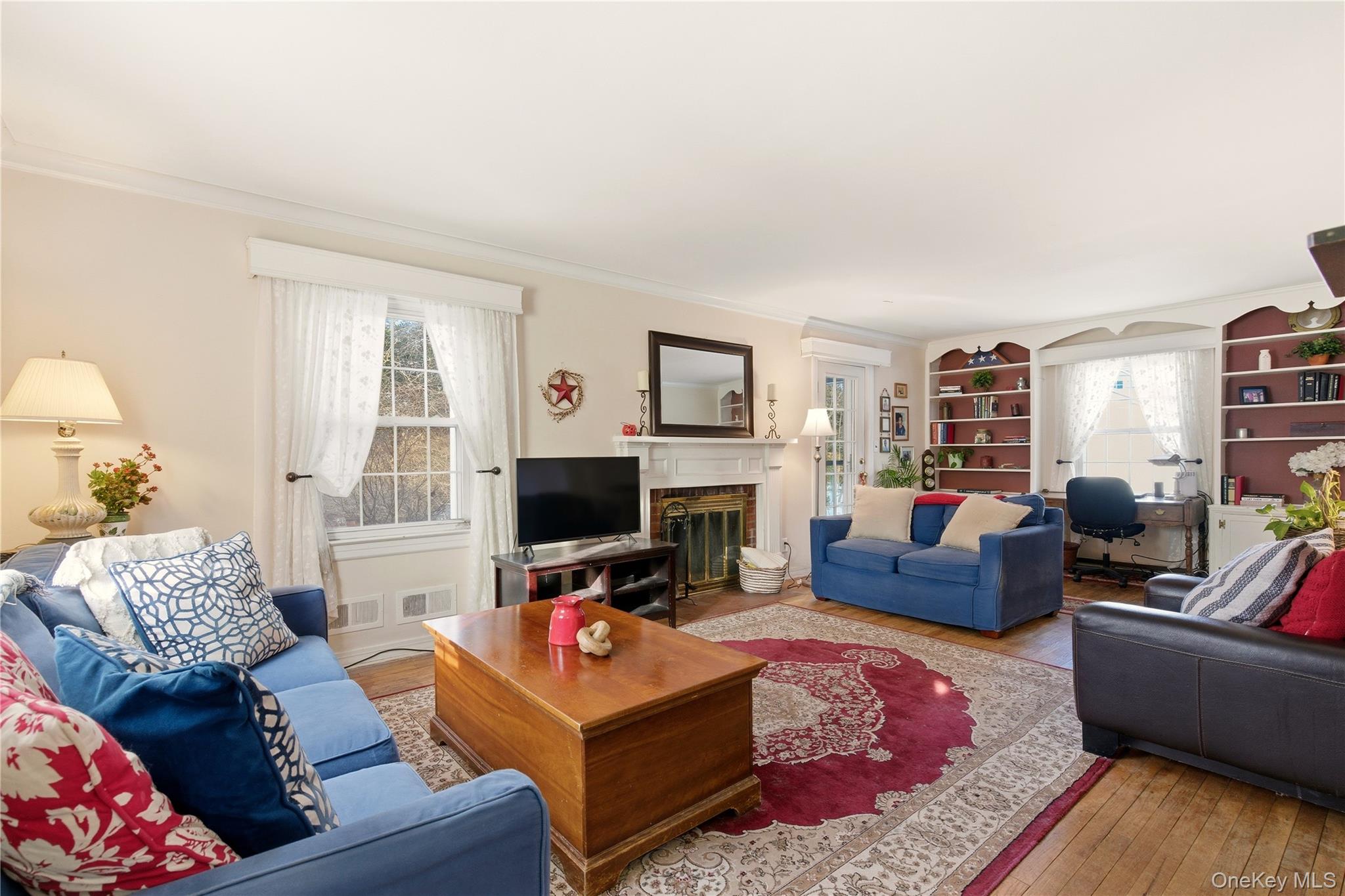 #5 photo, 164 W Neck Road, Huntington , NY 11743