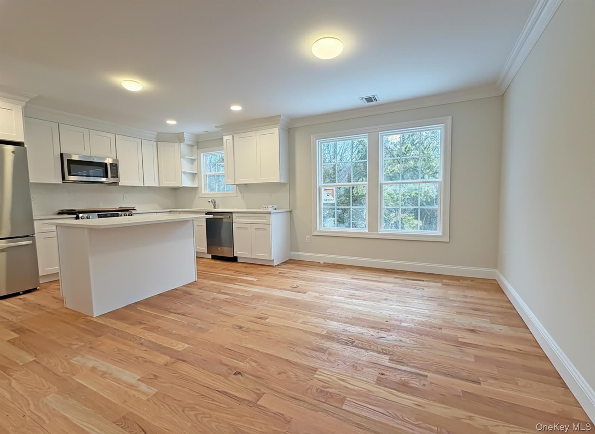 #6 photo, 103 Brookfield Avenue, Саффолк ‖ Center Moriches , NY 11934