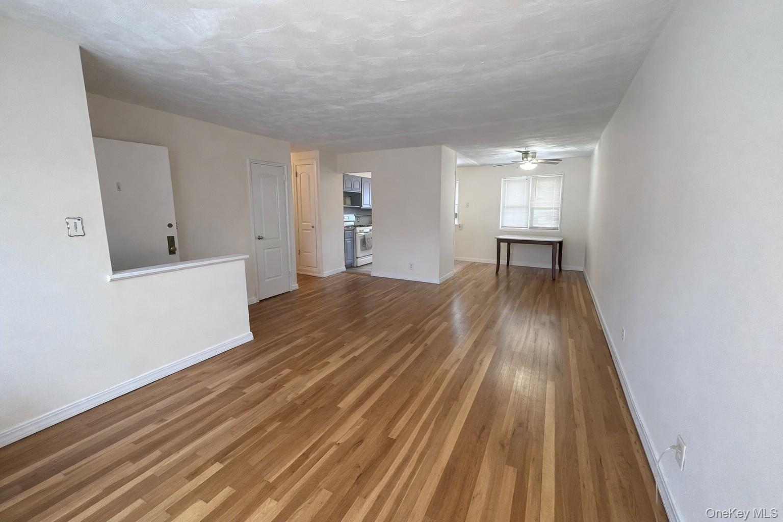 #3 photo, 212-03 16 Avenue, Куинс ‖ Bayside , NY 11360