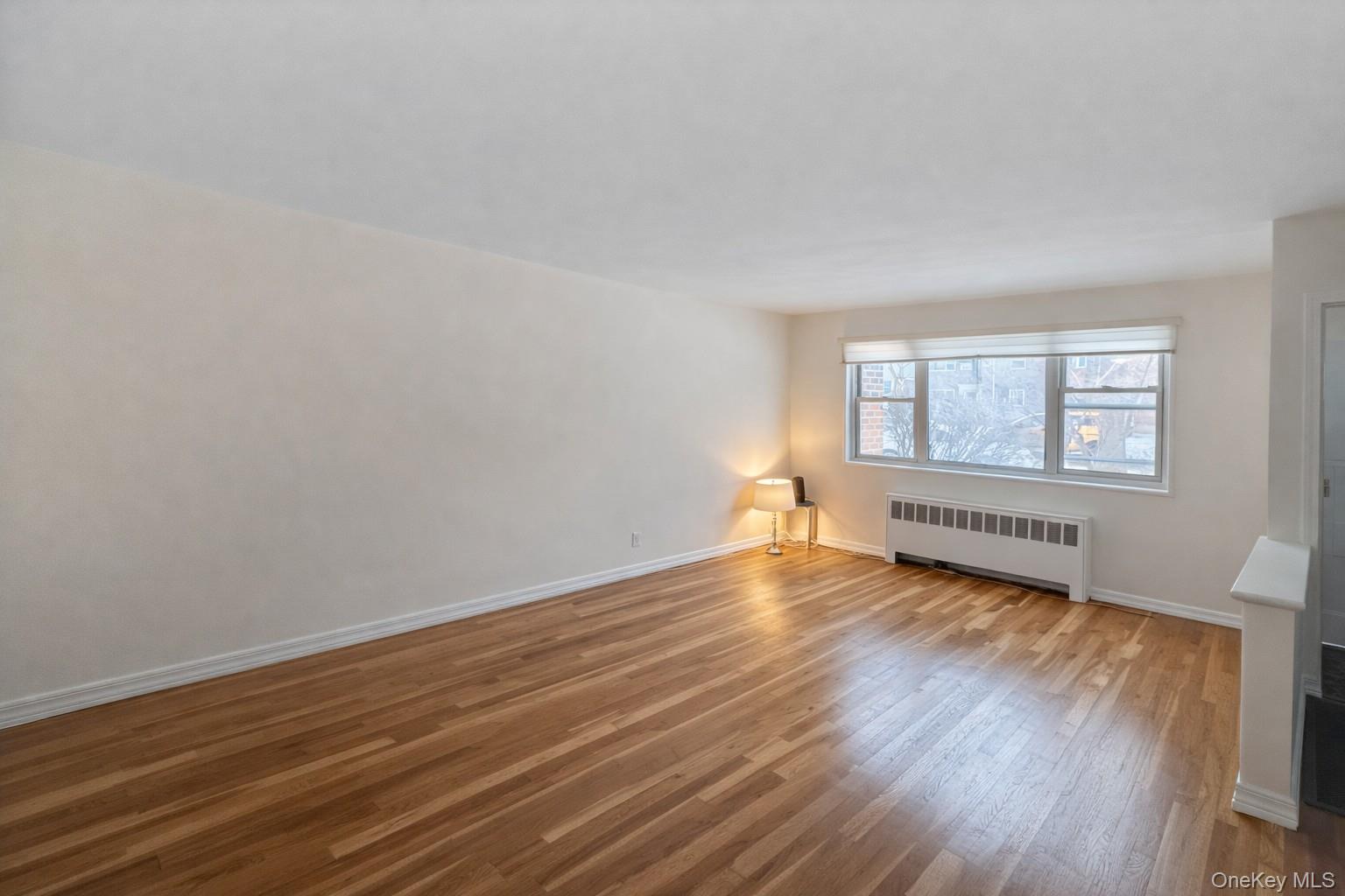 #4 photo, 212-03 16 Avenue, Куинс ‖ Bayside , NY 11360