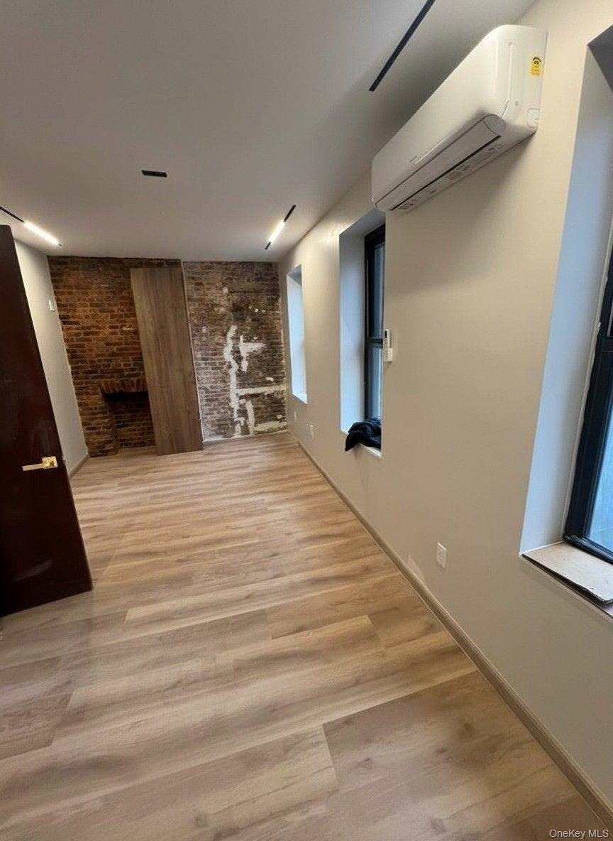 #8 photo, 294 Broadway, הברונקס Brooklyn , NY 11211