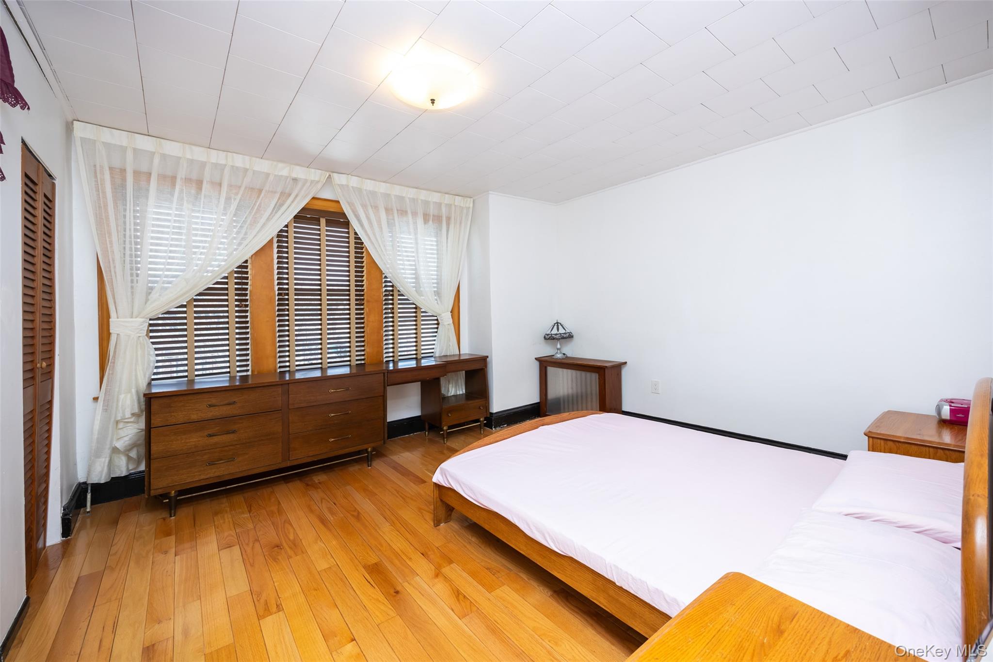 #12 photo, 81-24 167th Street, Jamaica Hills , NY 11432