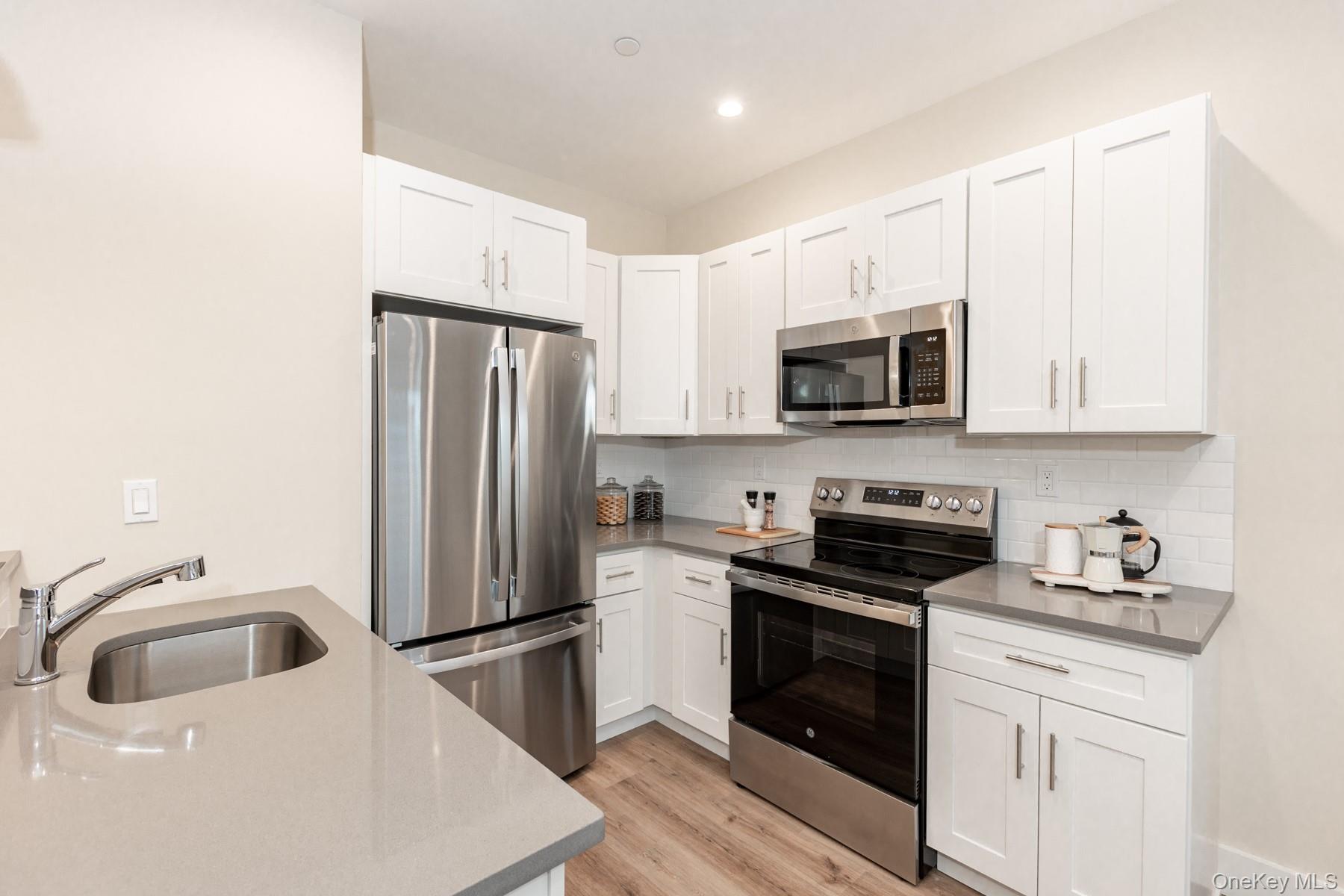 #9 photo, 205 Romar Court, West Babylon , NY 11704