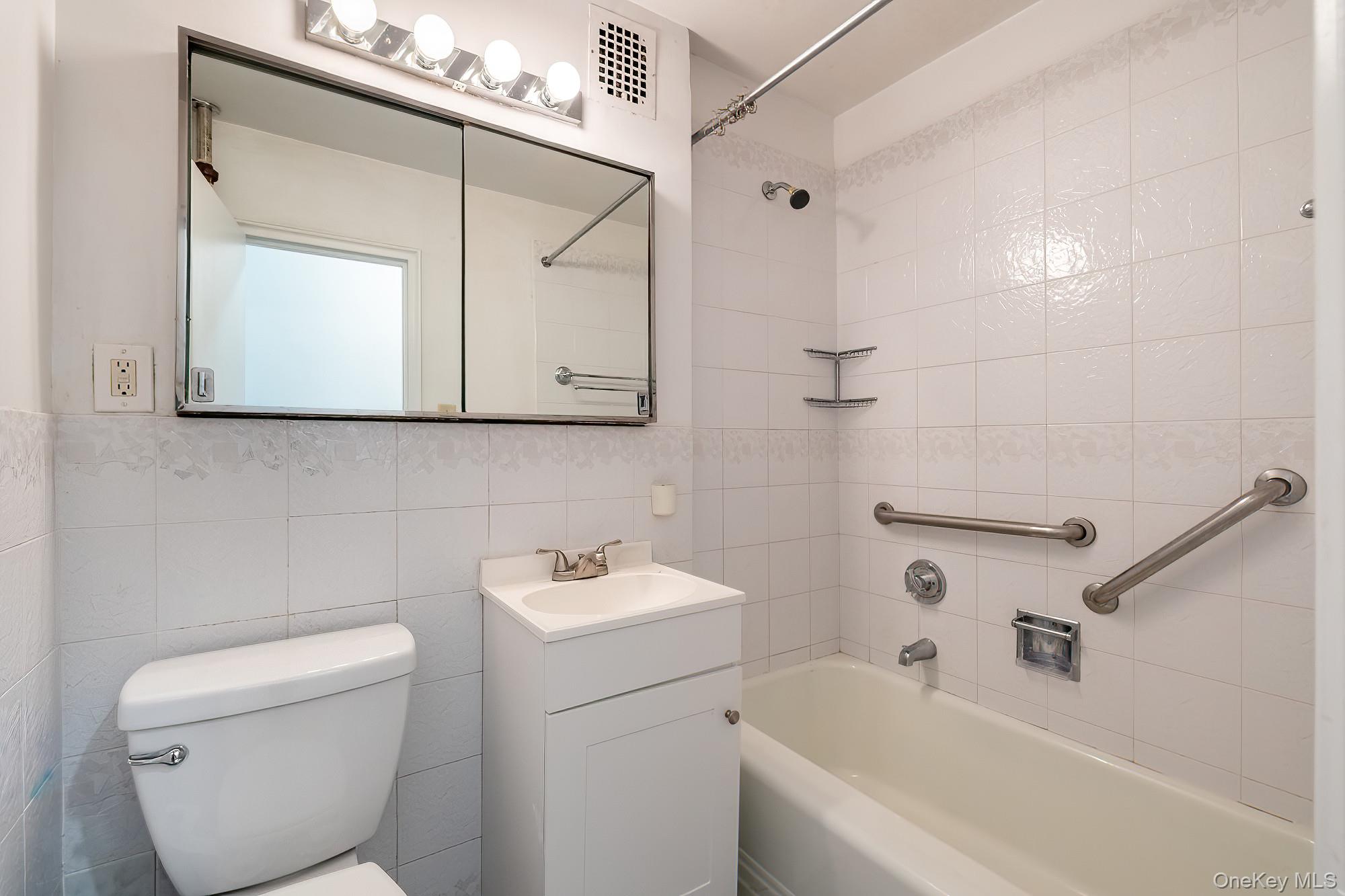 #13 photo, 55 Knolls Crescent, Bronx , NY 10463