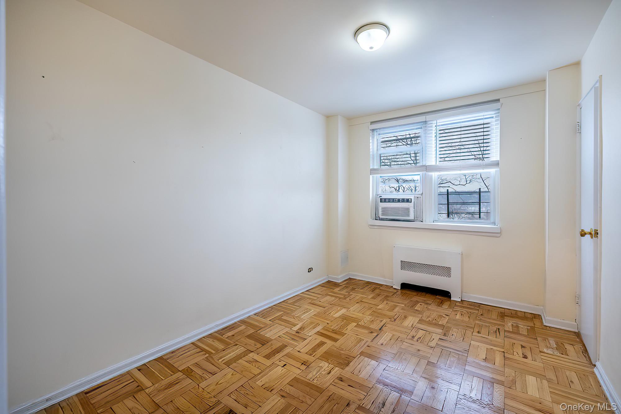 #9 photo, 55 Knolls Crescent, Bronx , NY 10463