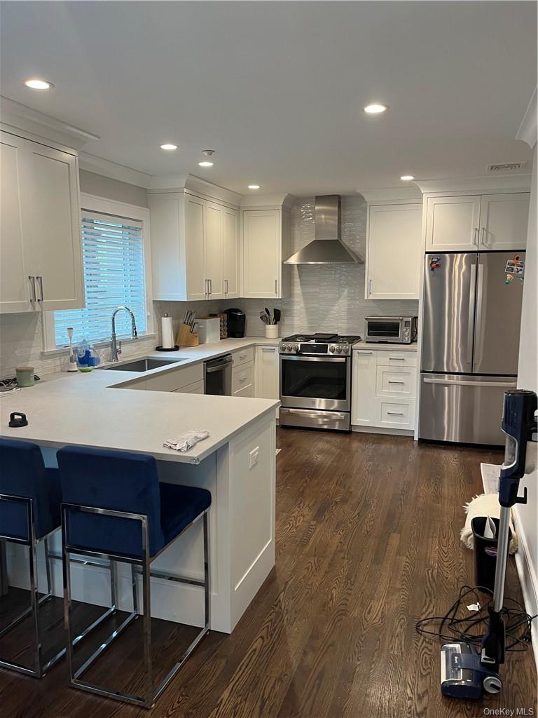 #3 photo, 68 Henry Avenue, Harrison , NY 10528