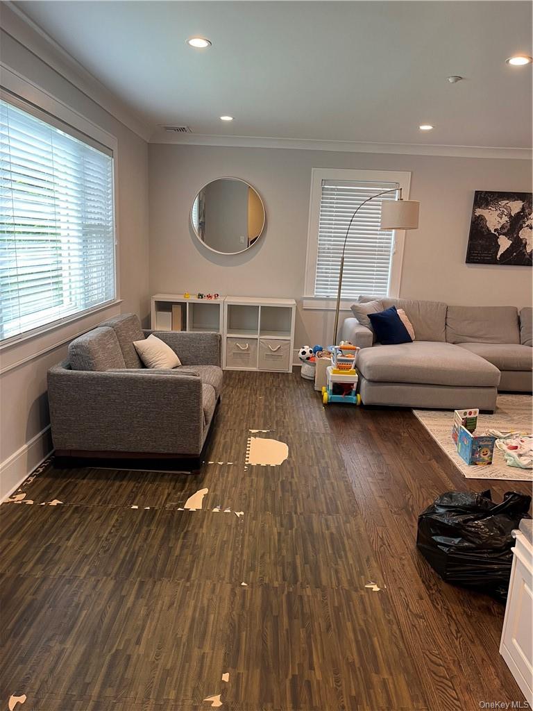 #4 photo, 68 Henry Avenue, Harrison , NY 10528