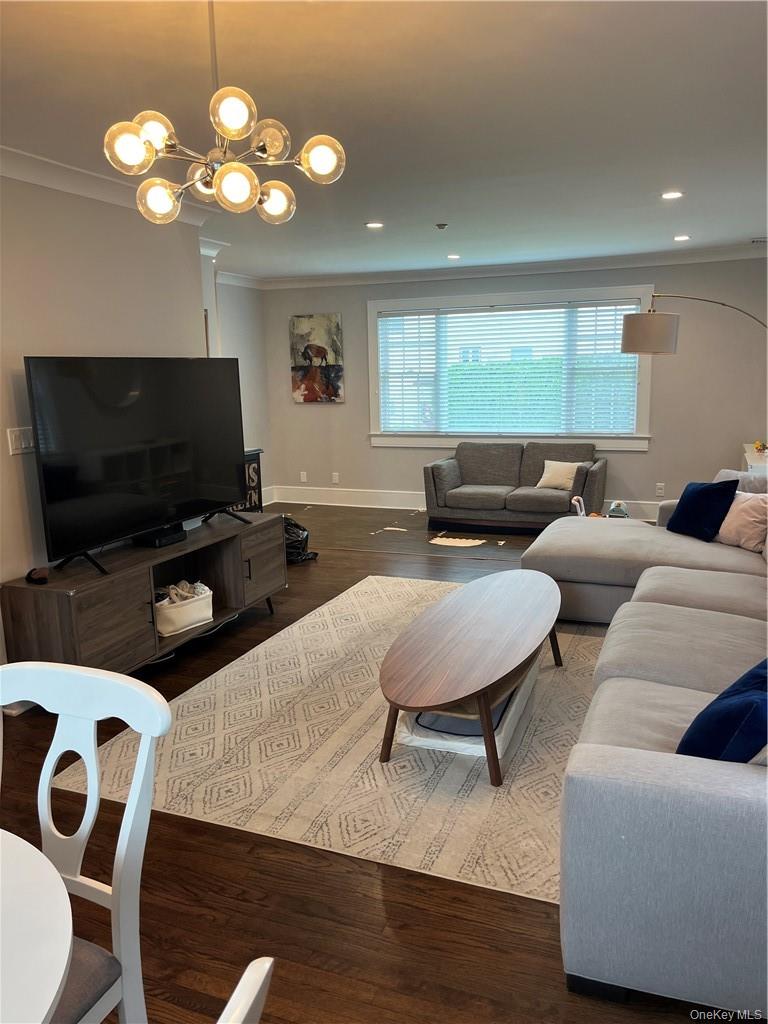 #8 photo, 68 Henry Avenue, Harrison , NY 10528