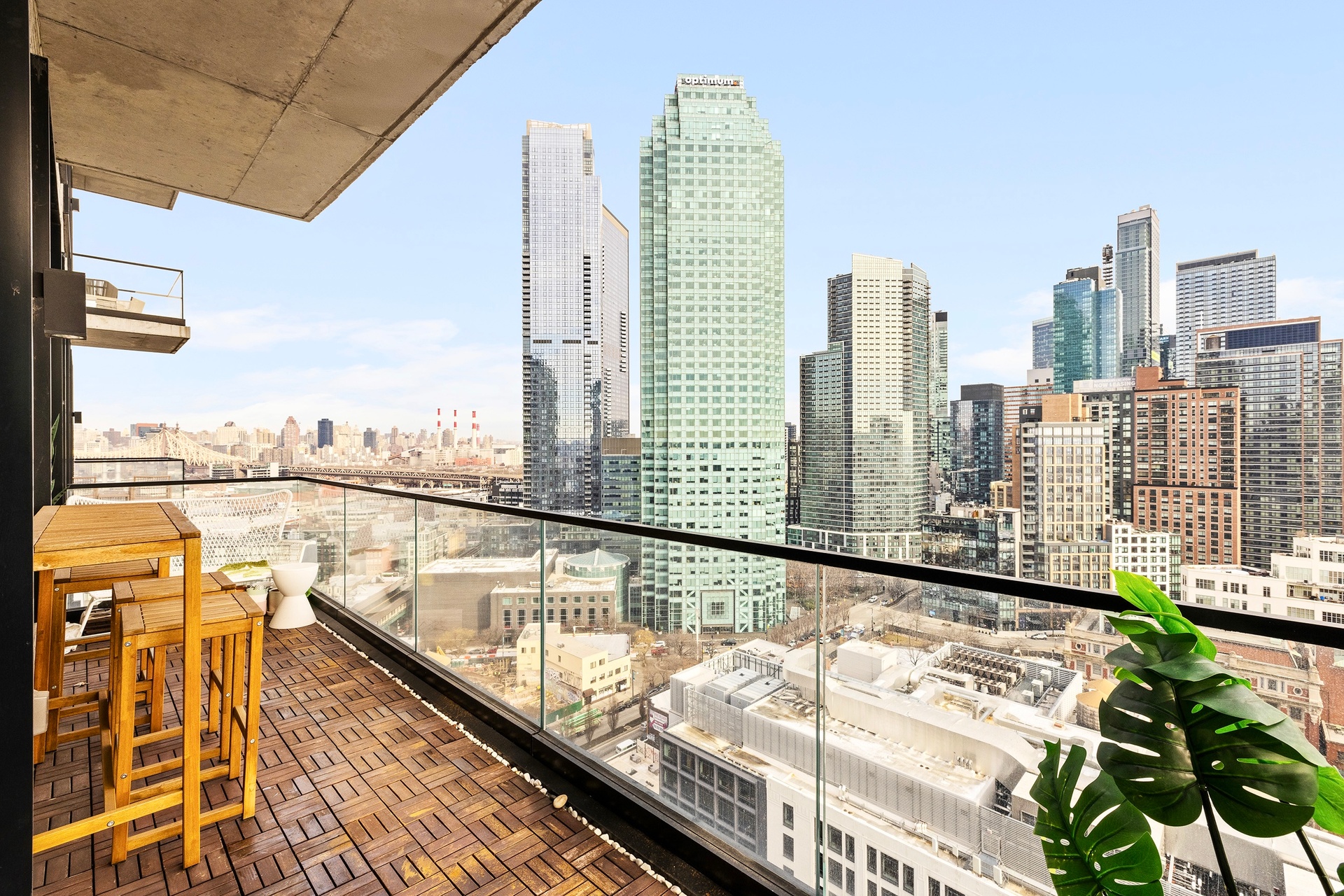 #11 photo, 45-30 Pearson Street, कुईंस Long Island City , NY 11101