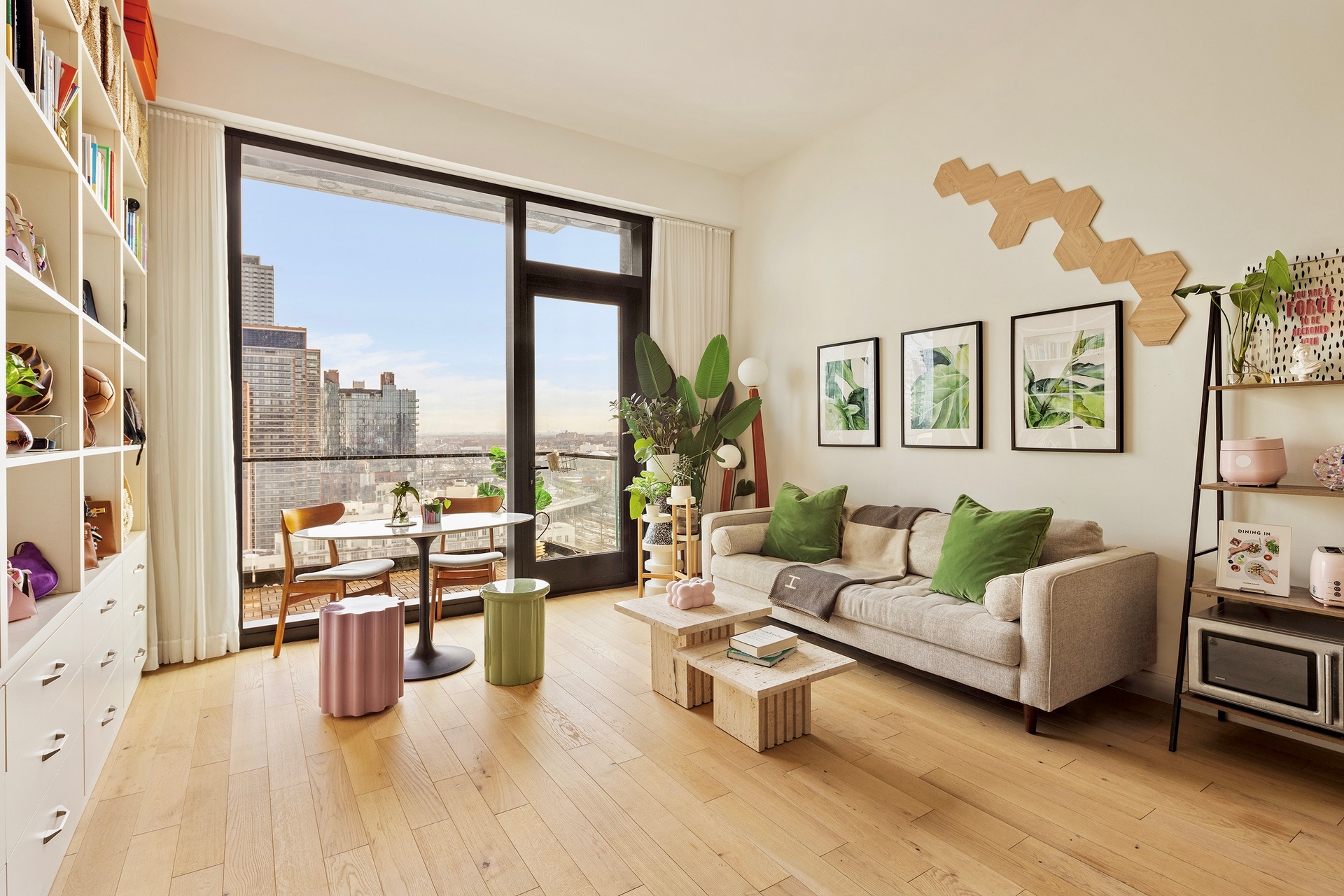 #7 photo, 45-30 Pearson Street, कुईंस Long Island City , NY 11101