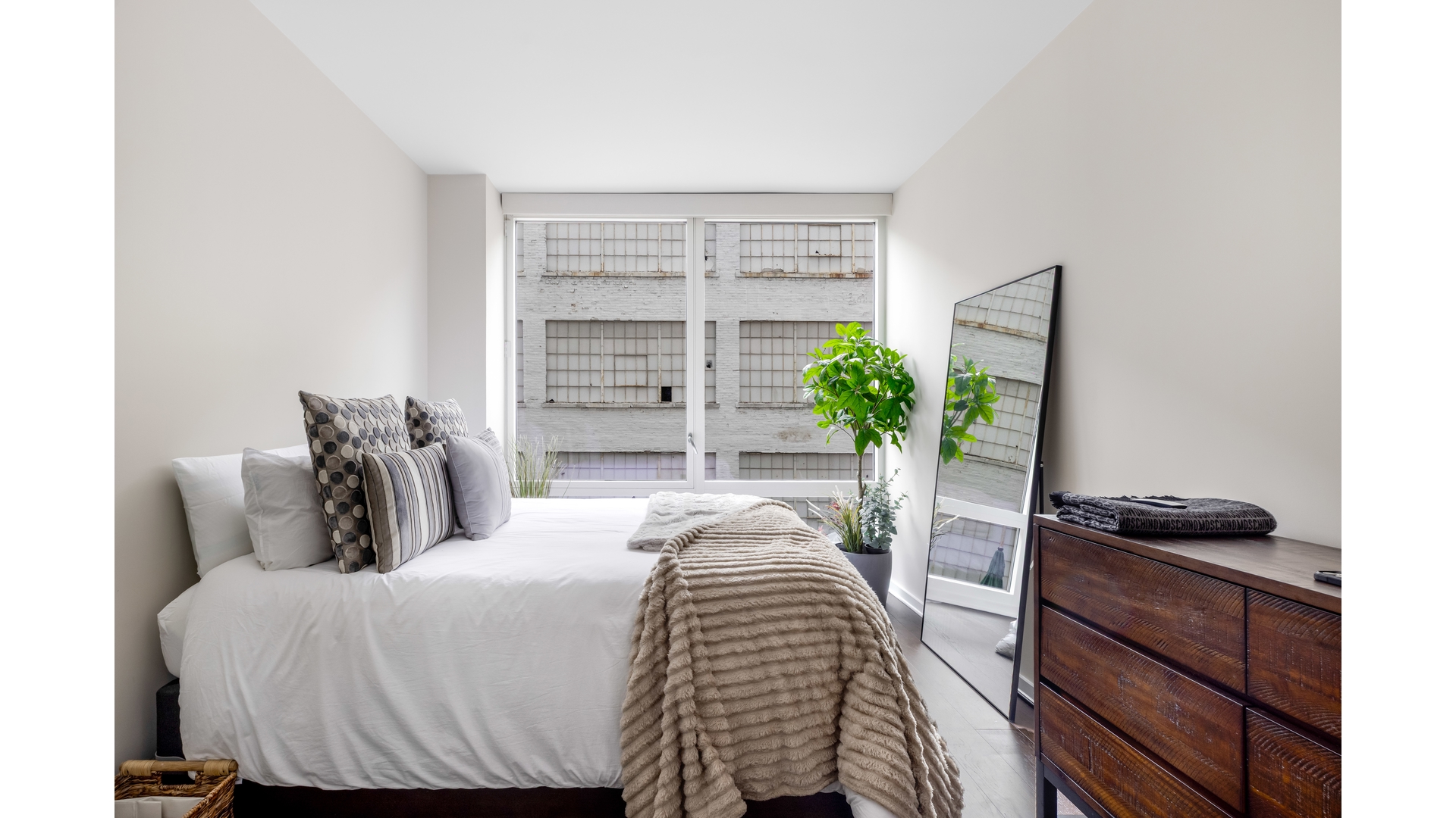 #7 photo, 340 E 23RD Street, Gramercy Park , NY 10010