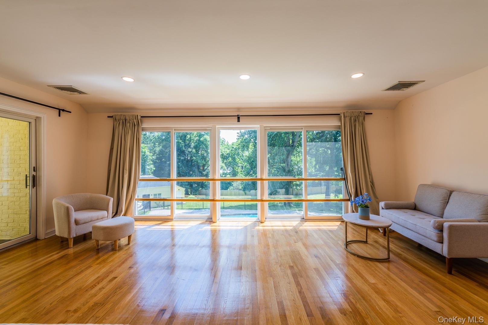 #19 photo, 530 S Centre Island Road, Centre Island , NY 11771