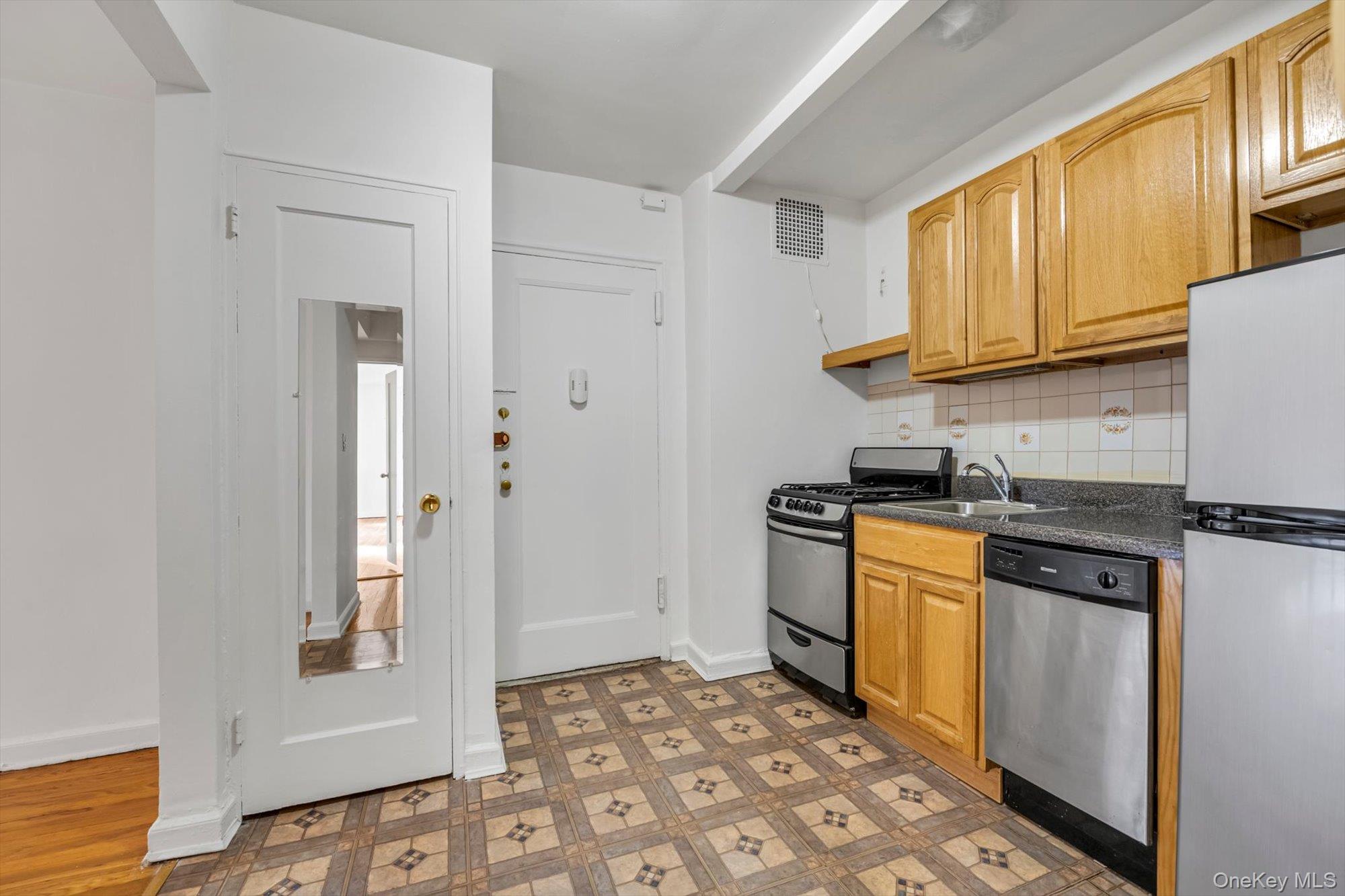 #8 photo, 99-63 66 Avenue, 皇后区 Rego Park , NY 11374