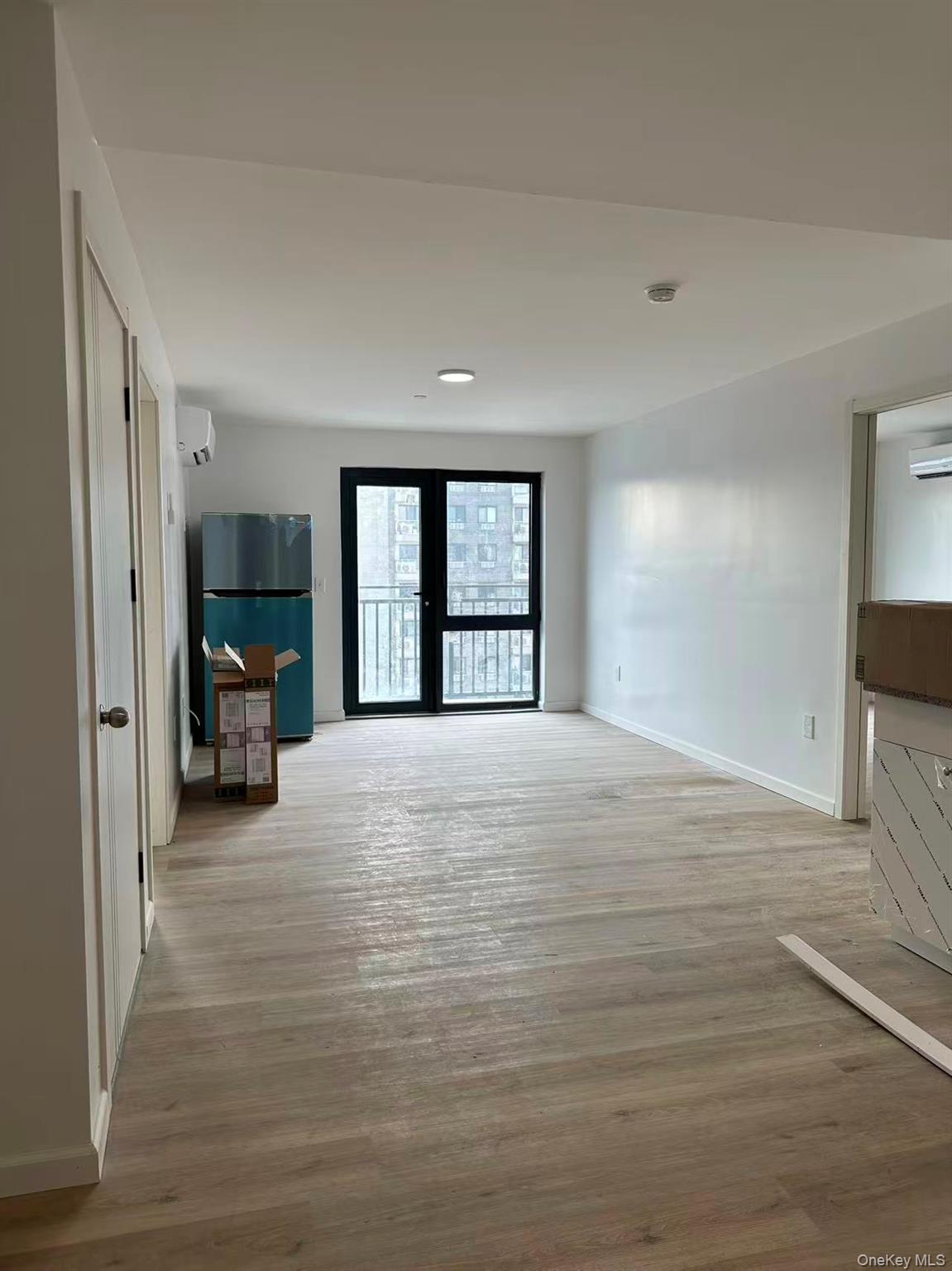 #2 photo, 70-33 Queens Blvd, קווינס Woodside , NY 11377