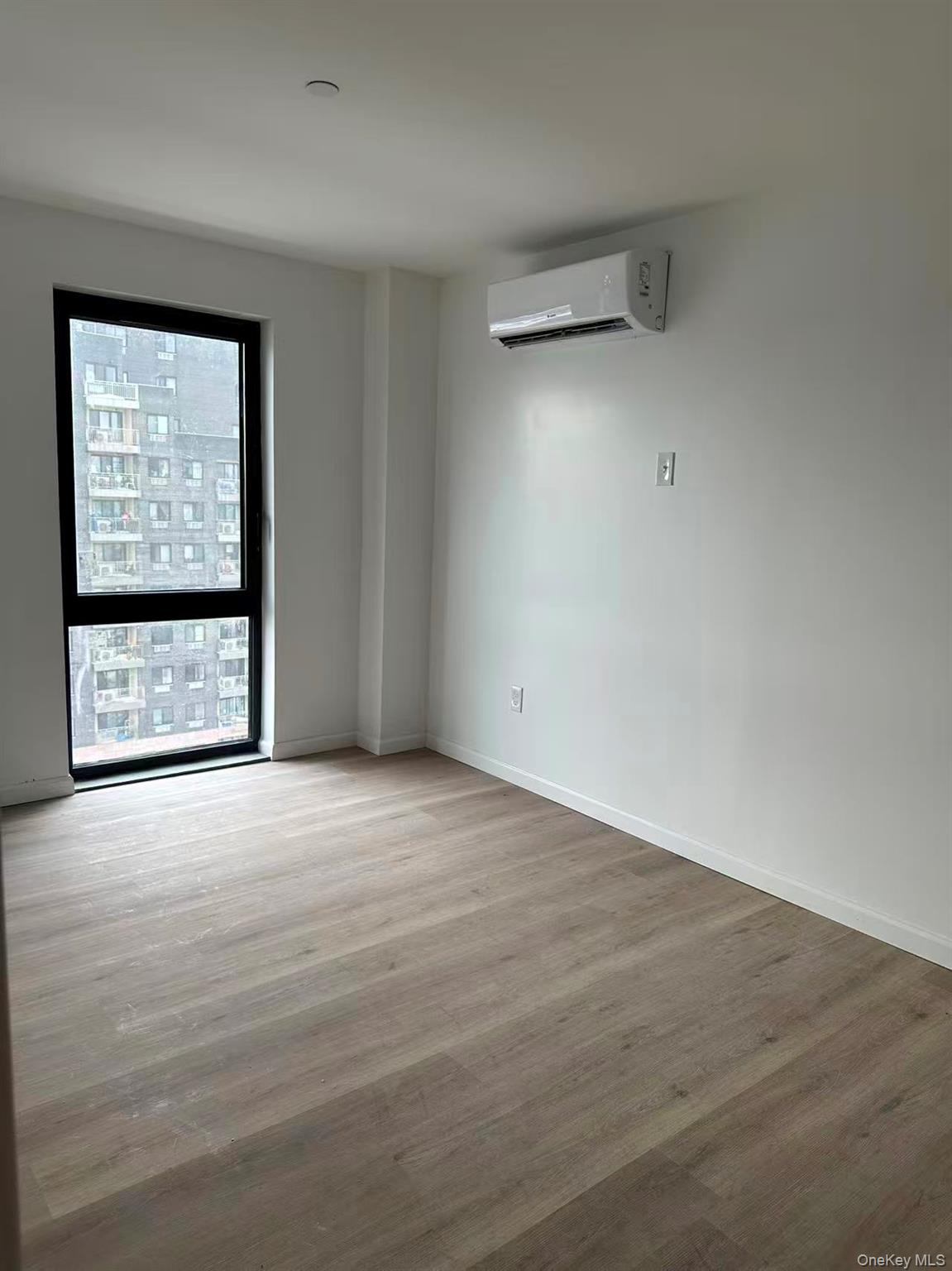 #9 photo, 70-33 Queens Blvd, קווינס Woodside , NY 11377