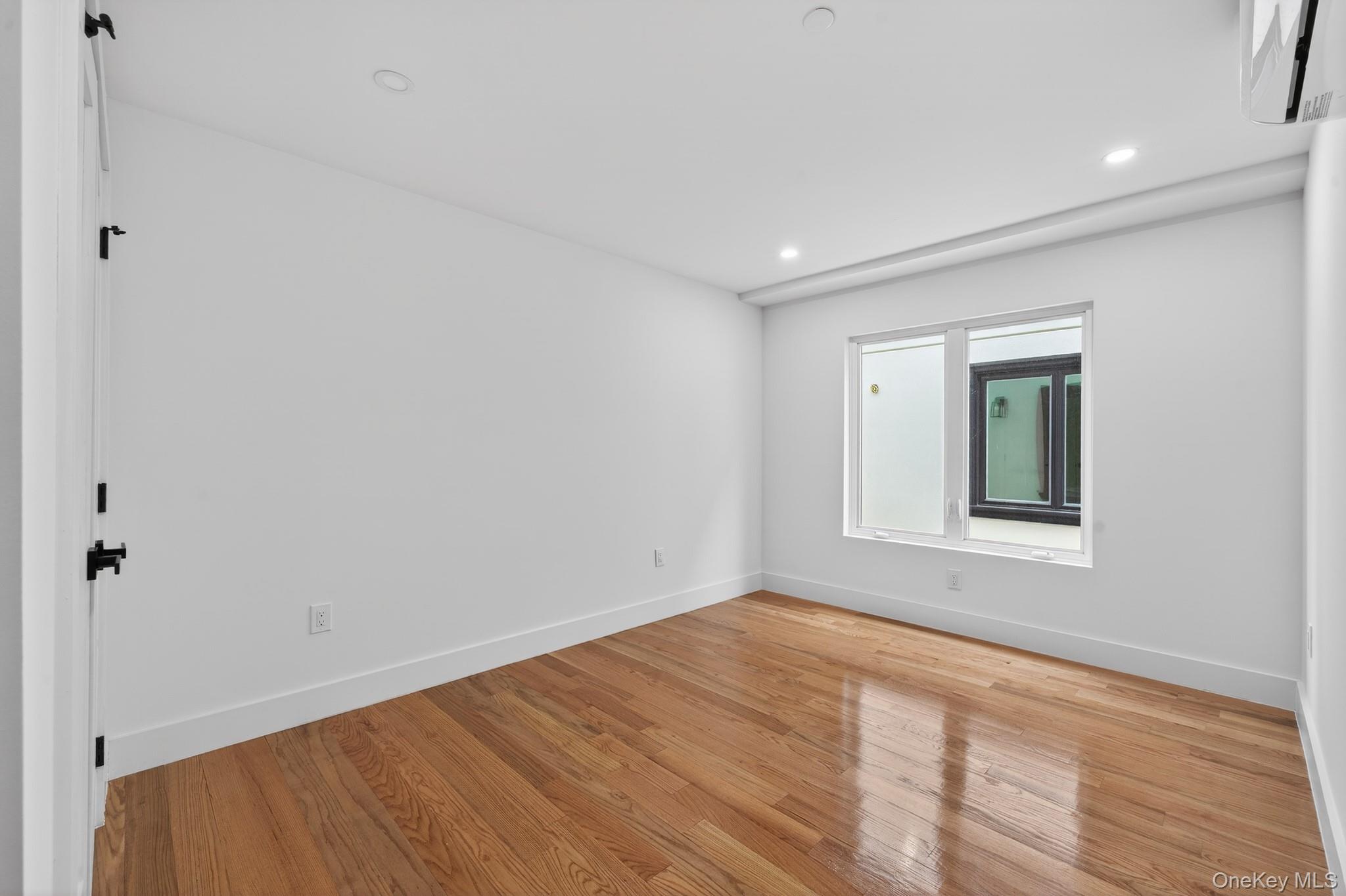 #8 photo, 1339 East 65 Street, ব্রুকলিন Brooklyn , NY 11234