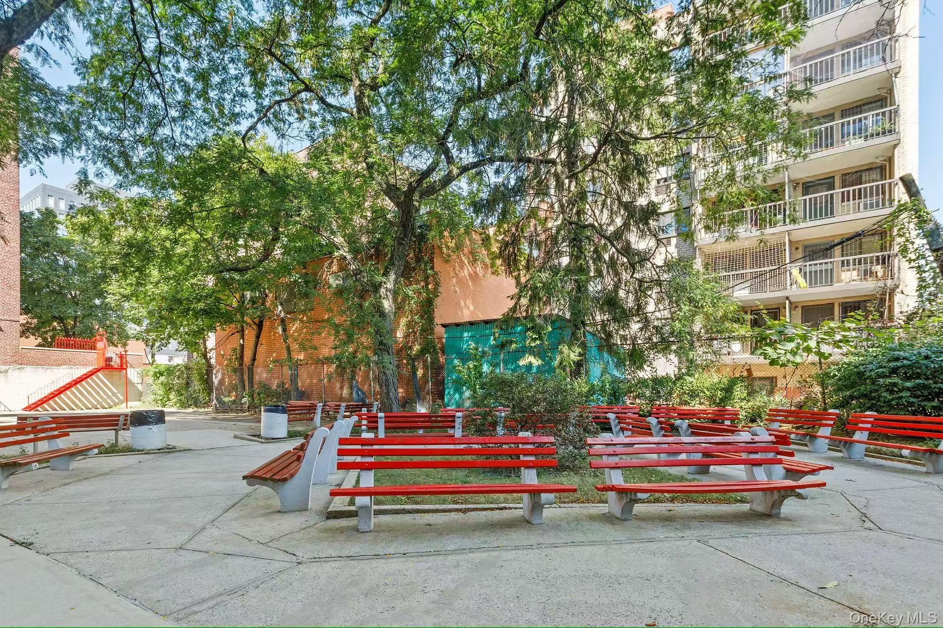 #11 photo, 14205 Roosevelt Avenue, कुईंस Flushing , NY 11354