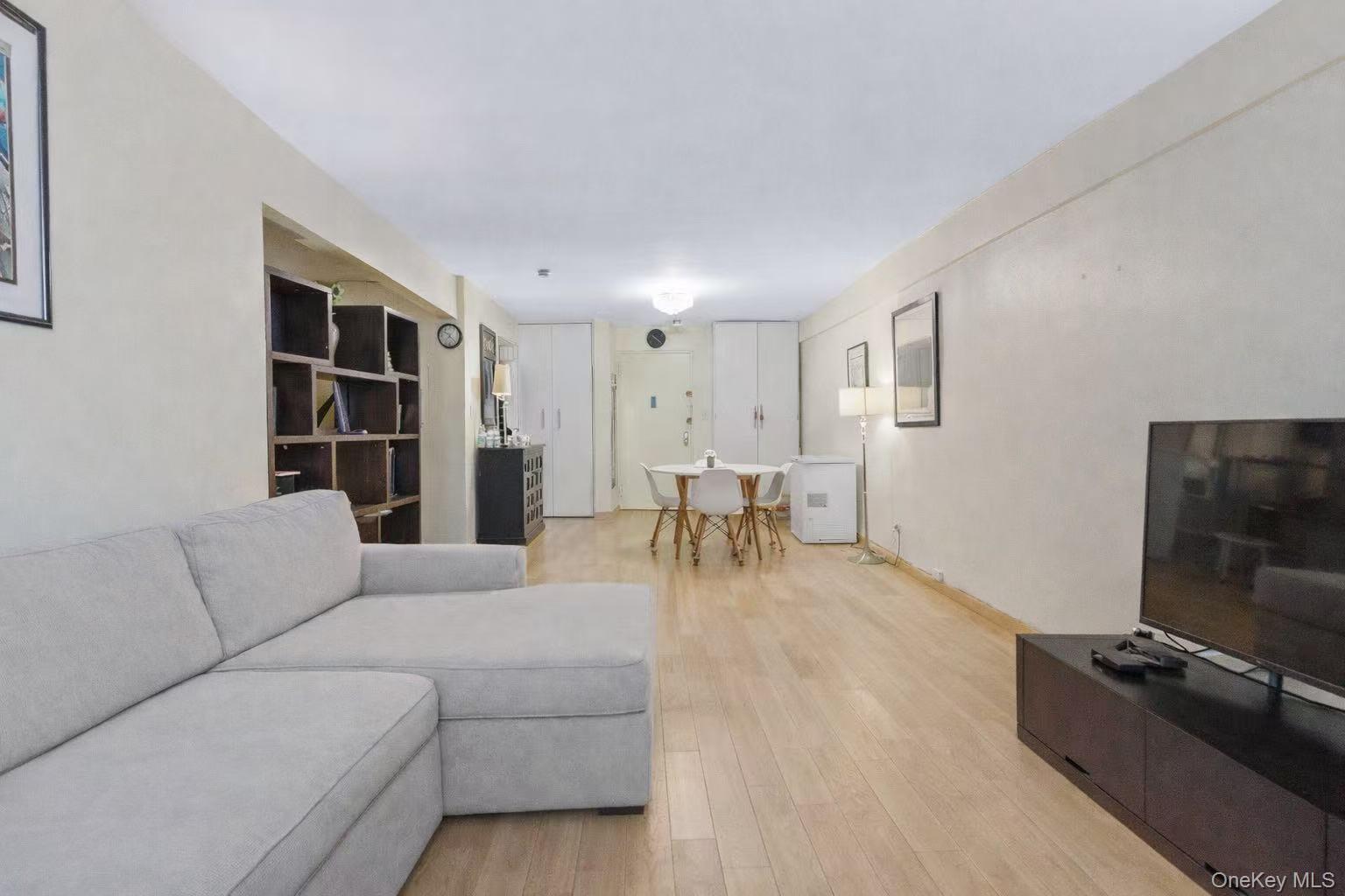 #3 photo, 14205 Roosevelt Avenue, कुईंस Flushing , NY 11354