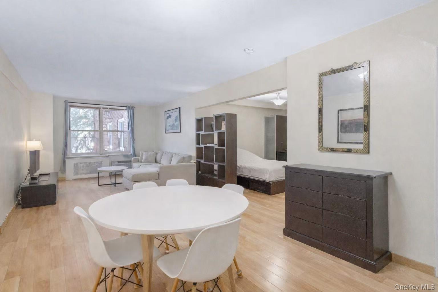 #4 photo, 14205 Roosevelt Avenue, कुईंस Flushing , NY 11354